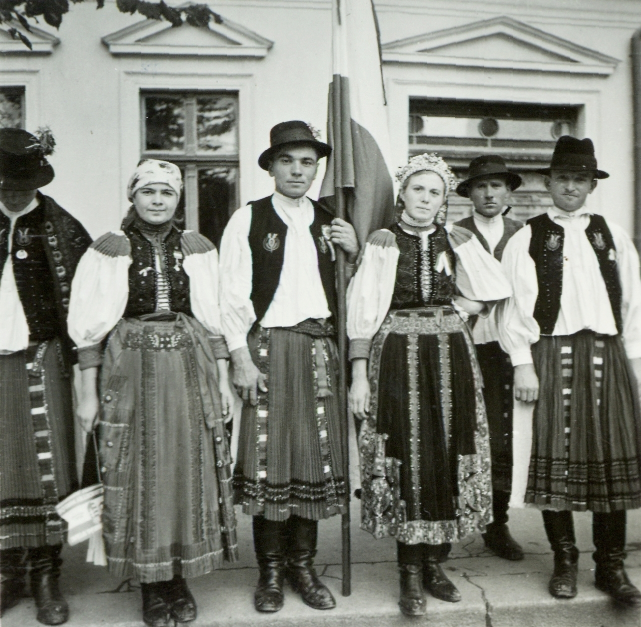 Romania,Transylvania, Cluj-Napoca, küldöttség a magyar csapatok bevonulása idején. A felvétel 1940. szeptember 15-én a kormányzói fogadó ünnepségen készült., 1940, Klenner Aladár, territorial gain, folk costume, boots, pants, vest, Kalotaszeg folk costume, apron, Fortepan #76950