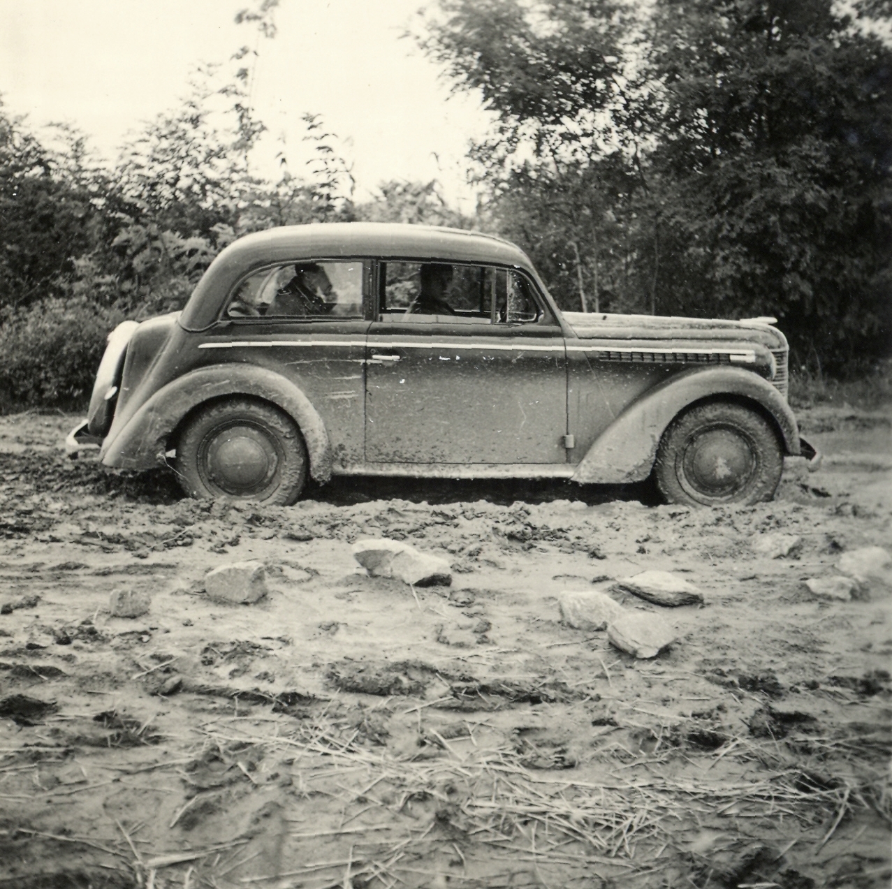 Romania,Transylvania, Felvonulási útvonal a Károly (Carol) vonal mögött, a magyar csapatok bevonulása idején., 1940, Klenner Aladár, Opel-brand, automobile, Fortepan #76953