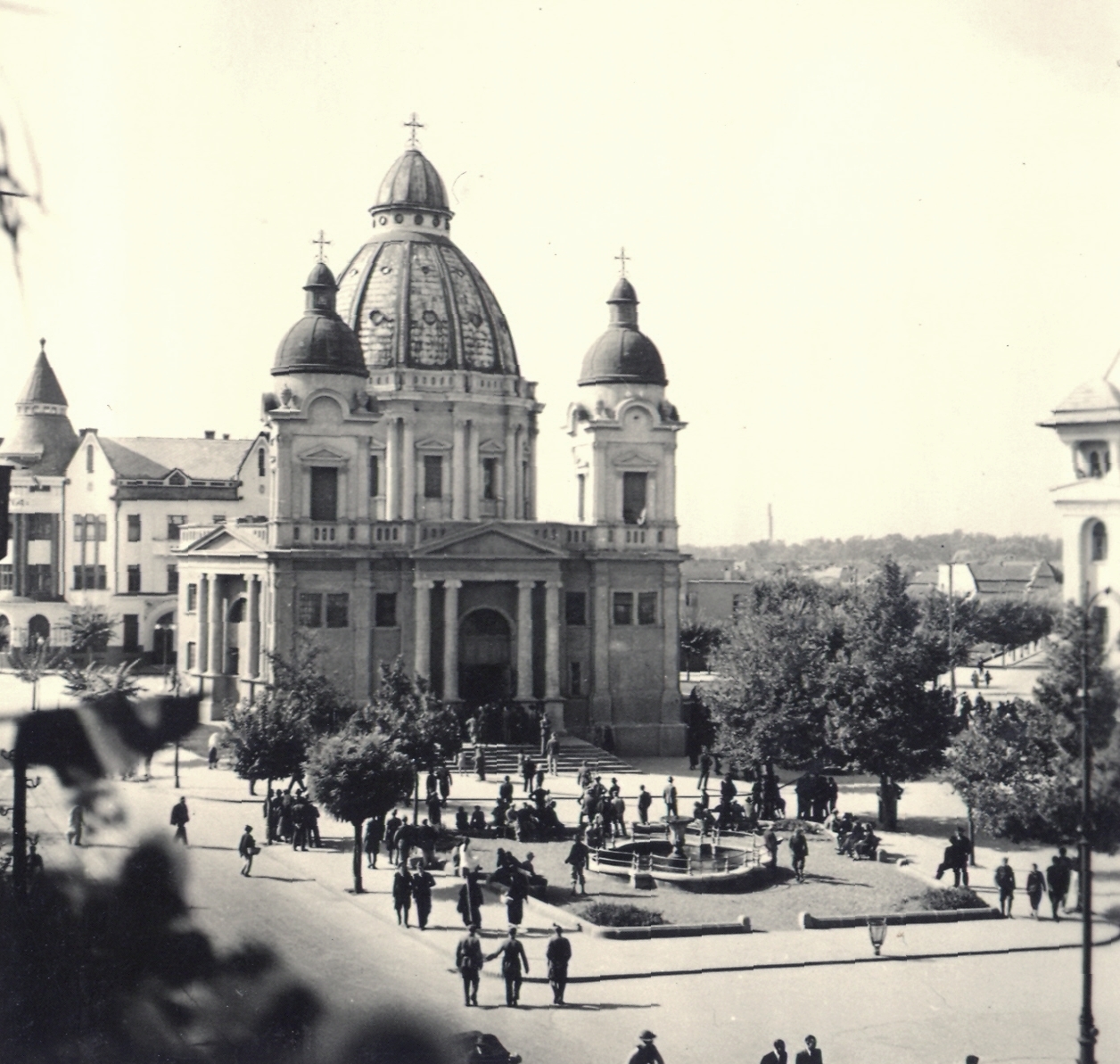 Romania,Transylvania, Târgu Mureș, Gyözelem tér (Piața Victoriei, ekkor Ugron Gábor tér), görögkatolikus templom., 1940, Klenner Aladár, church, square, street view, Greek Catholic, Fortepan #76965