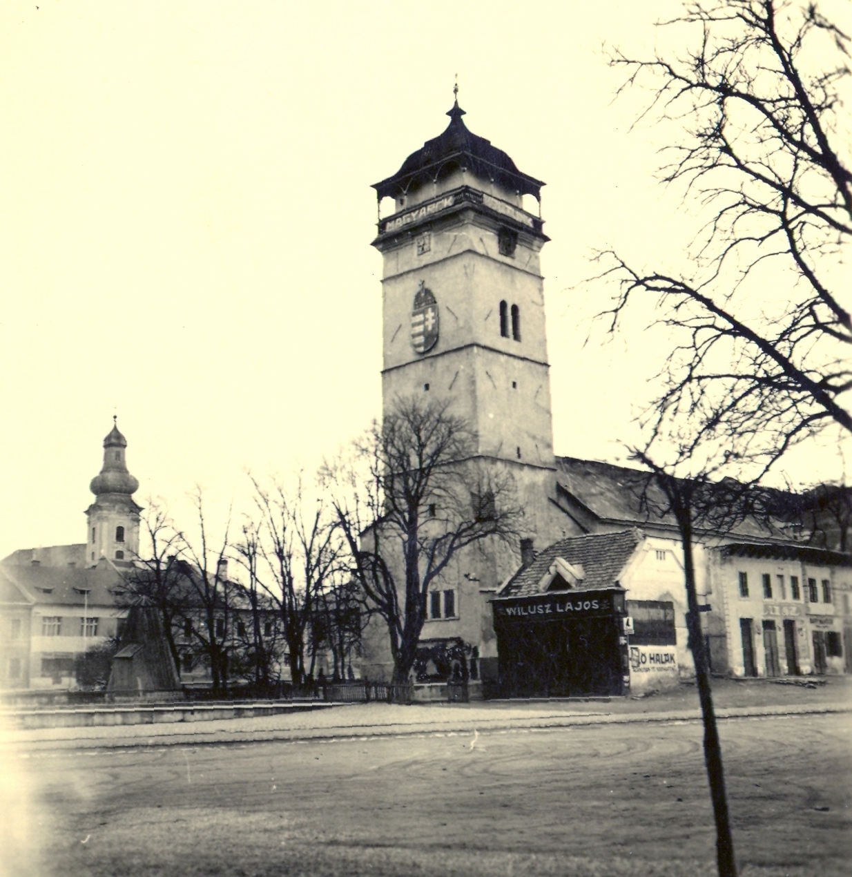 Slovakia, Rožňava, Szűz Mária mennybevétele katedrális (Katedrála Nanebovzatia Panny Márie) jobbra a Városi őrtorony., 1942, Klenner Aladár, watch tower, Fortepan #76979