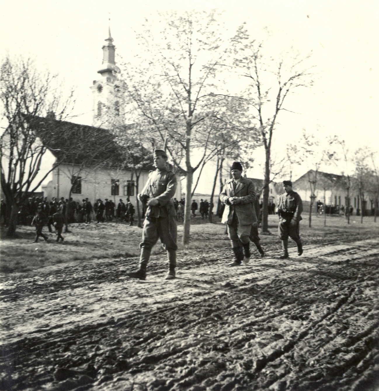 Szerbia, Őrszállás, a település főutcája, háttérben az ortodox templom. A felvétel a magyar csapatok bevonulása idején készült., 1941, Klenner Aladár, területgyarapodás, hadifogoly, Fortepan #77000