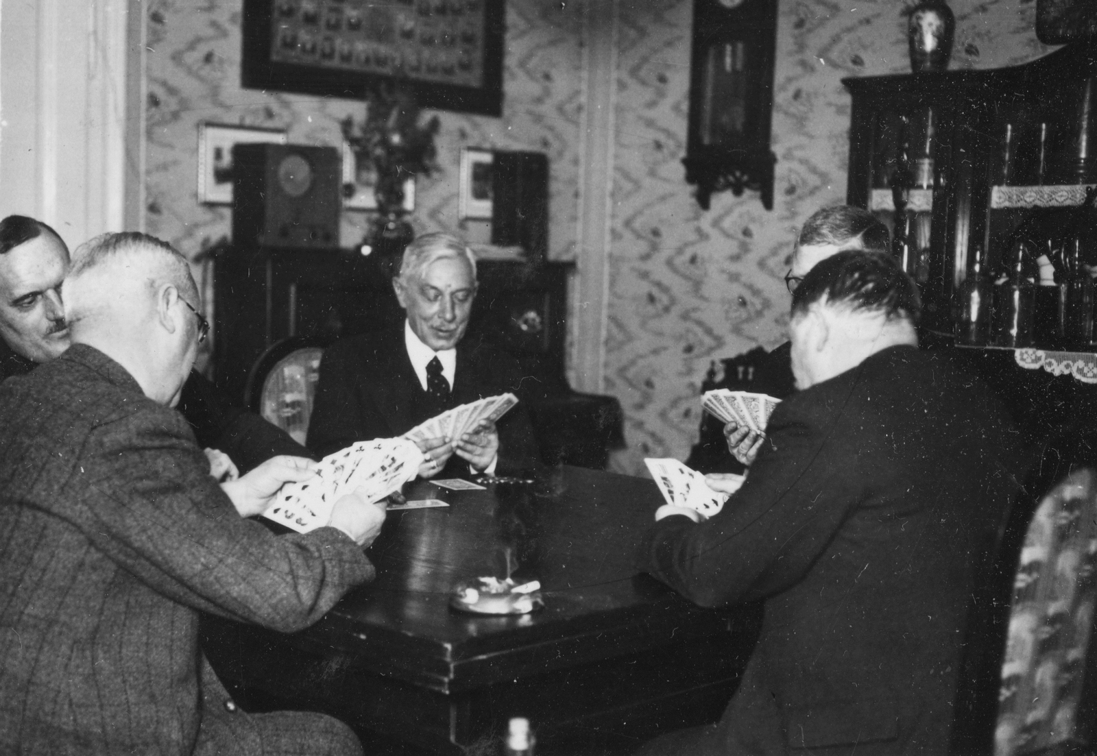 1938, Fortepan, card game, ashtray, wall clock, interior, school class portrait, radio, pendulum clock, Fortepan #77034