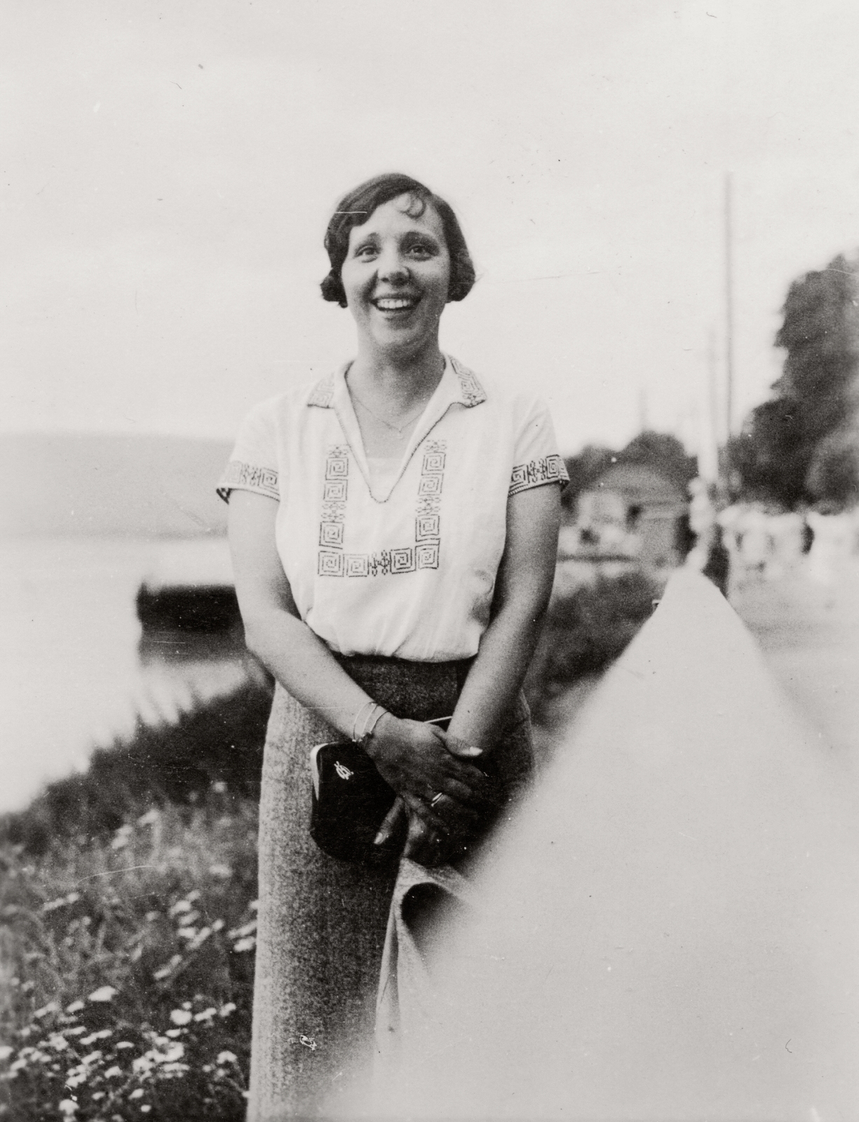 Hungary,Danube Bend, Visegrád, háttérben a hajóállomás., 1931, Fortepan, portrait, fashion, smile, women, shore, boat station, Fortepan #77053