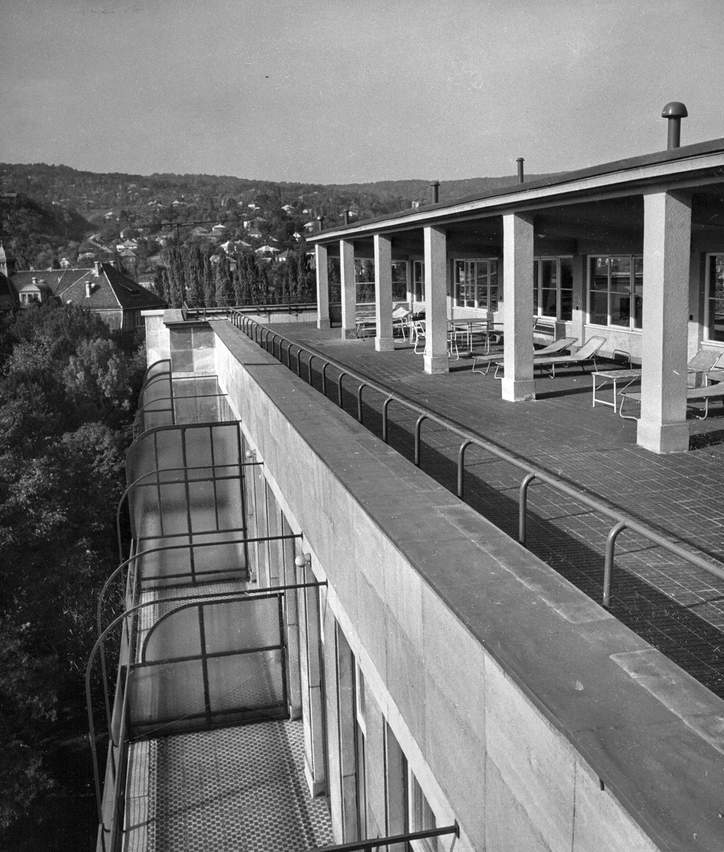 Hungary, Budapest XII., Kútvölgyi úti Központi Állami Kórház (később Észak-Közép-budai Centrum, Új Szent János Kórház és Szakrendelő Kútvölgyi Tömb), tetőterasz., 1962, Juráncsik Norbert, medical institution, roof terrace, Budapest, Fortepan #77066