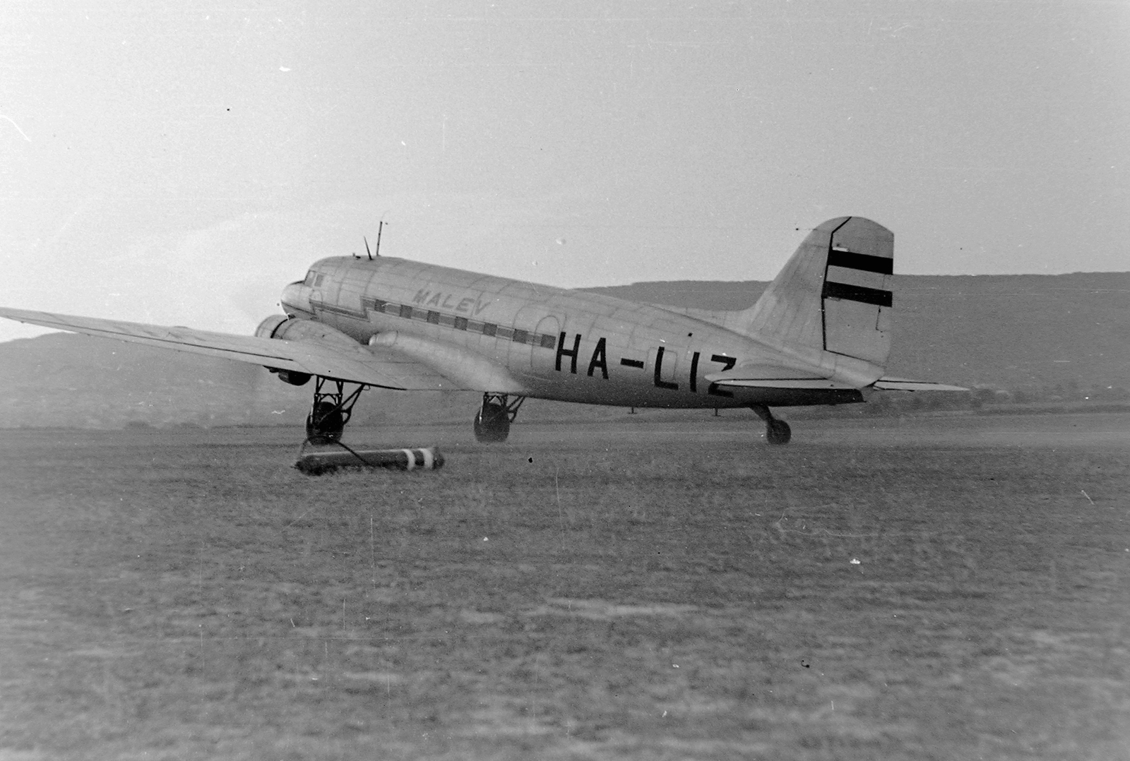 Hungary, Budaörs Airport, Budapest XI., Liszunov Li-2T típusú repülőgép., 1965, Fortepan, transport, Soviet brand, airplane, airport, Lisunov-brand, Hungarian Airlines, Budapest, Fortepan #7708