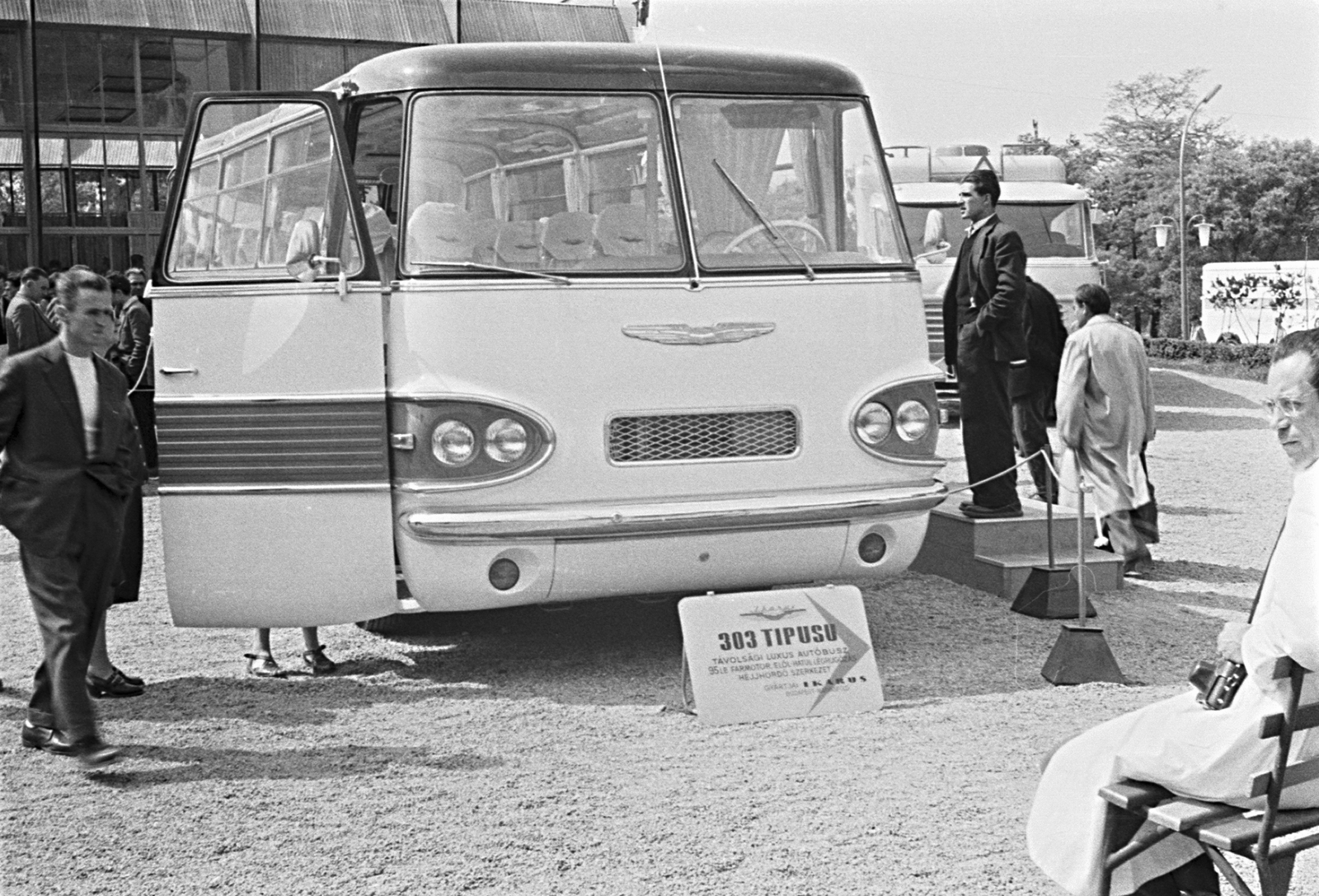 Hungary, Budapest XIV., Ikarus 303 típusú autóbusz., 1960, Erky-Nagy Tibor, bus, Hungarian brand, genre painting, Ikarus-brand, international fair, Budapest, Fortepan #77106