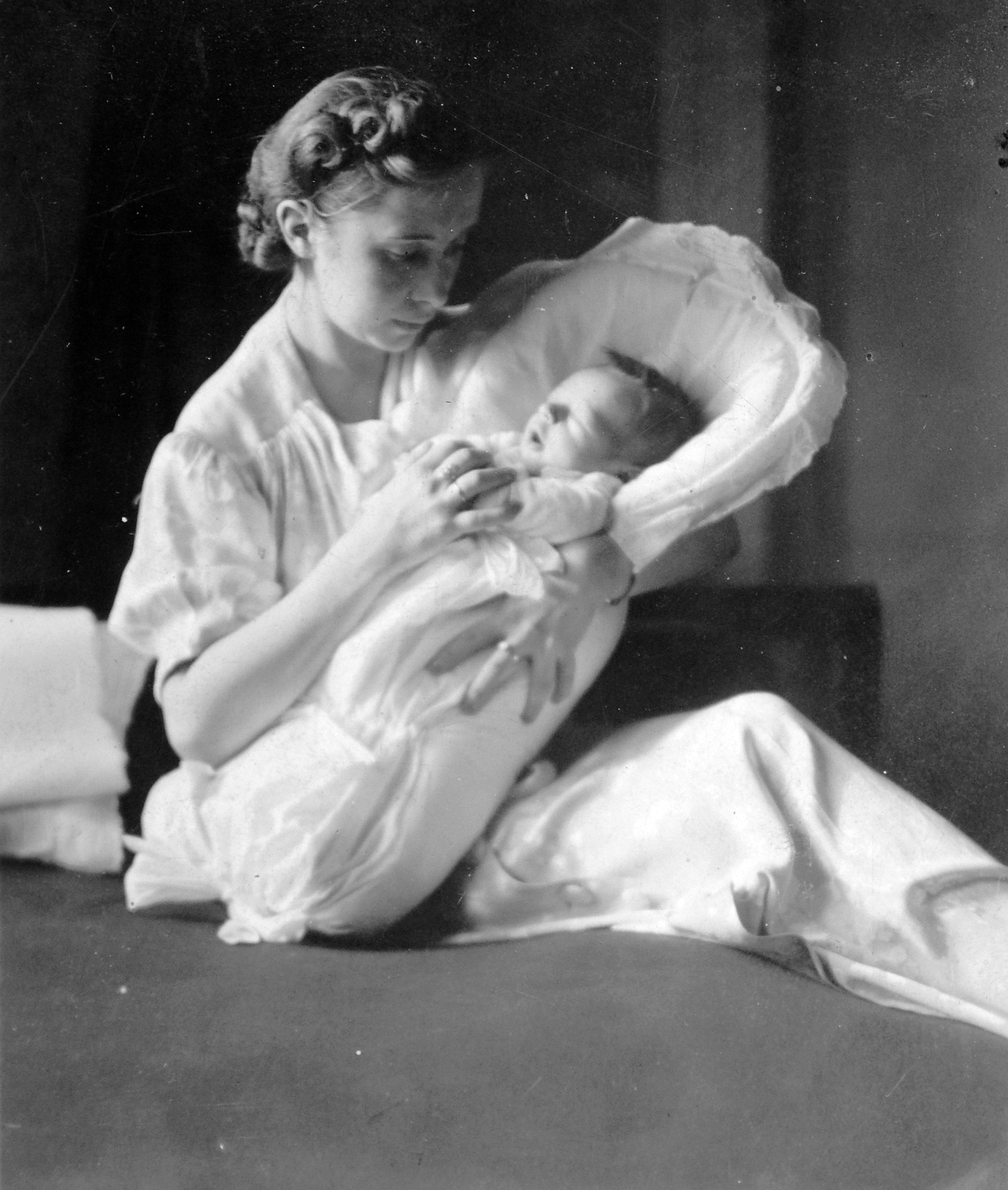 1936, Fortepan, newborn, mother, sleeping, baby duvet, hold in arms, Fortepan #7725