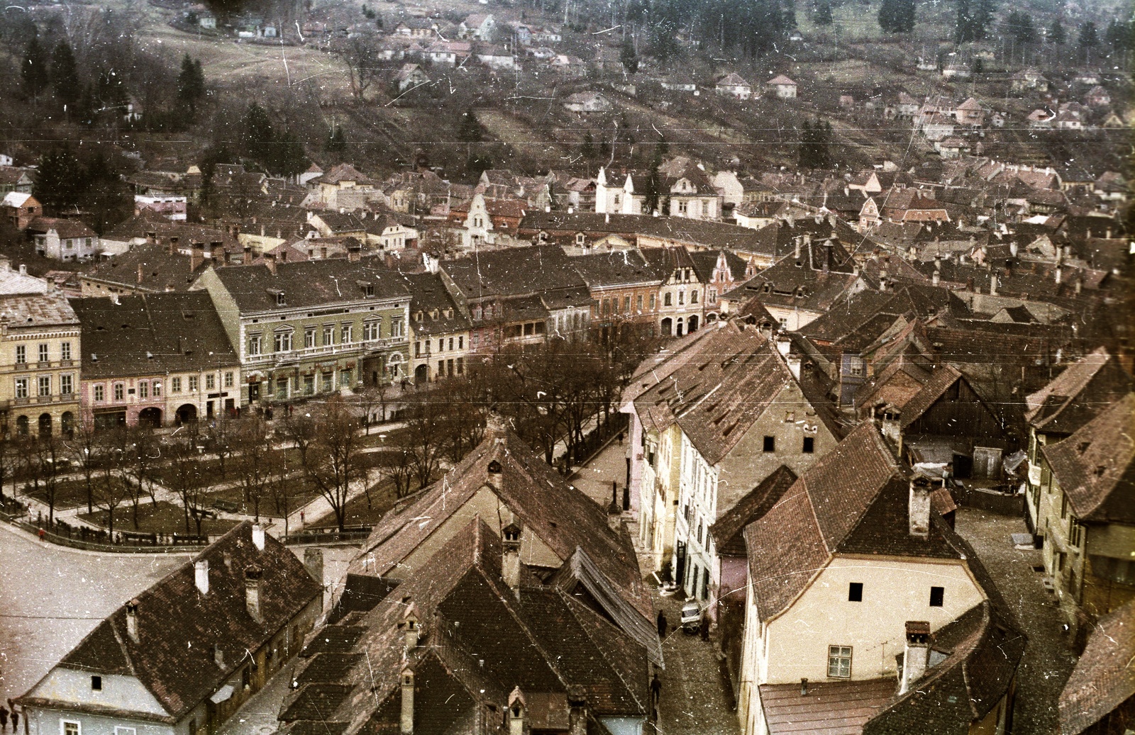 Romania,Transylvania, Sighişoara, kilátás az Óratorony felől a Piata Hermann Oberth felé., 1989, tm, colorful, picture, Fortepan #77309