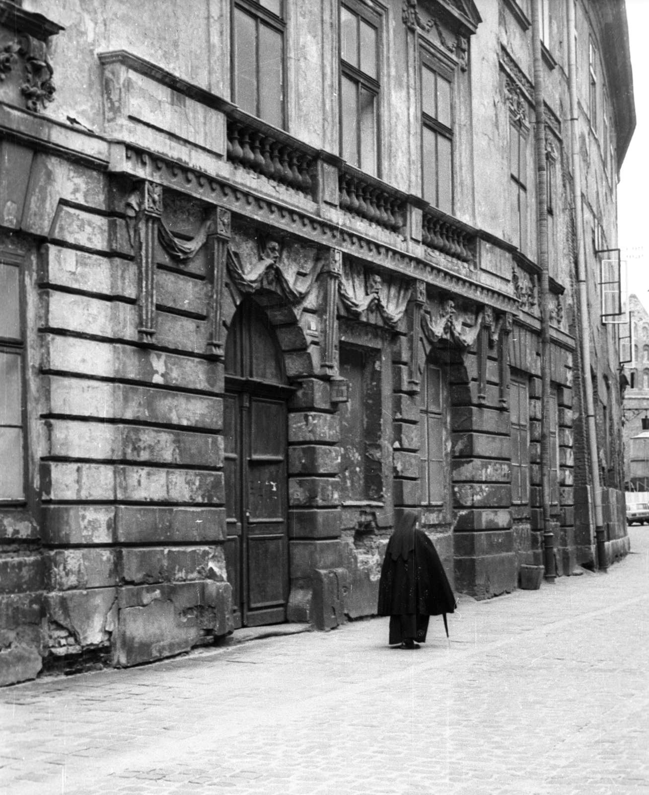 Poland, Kraków, Ulica Kanonicza 19. Szent Szaniszló ház (később az Érseki Múzeum egyik épülete)., 1989, tm, nun, Fortepan #77363