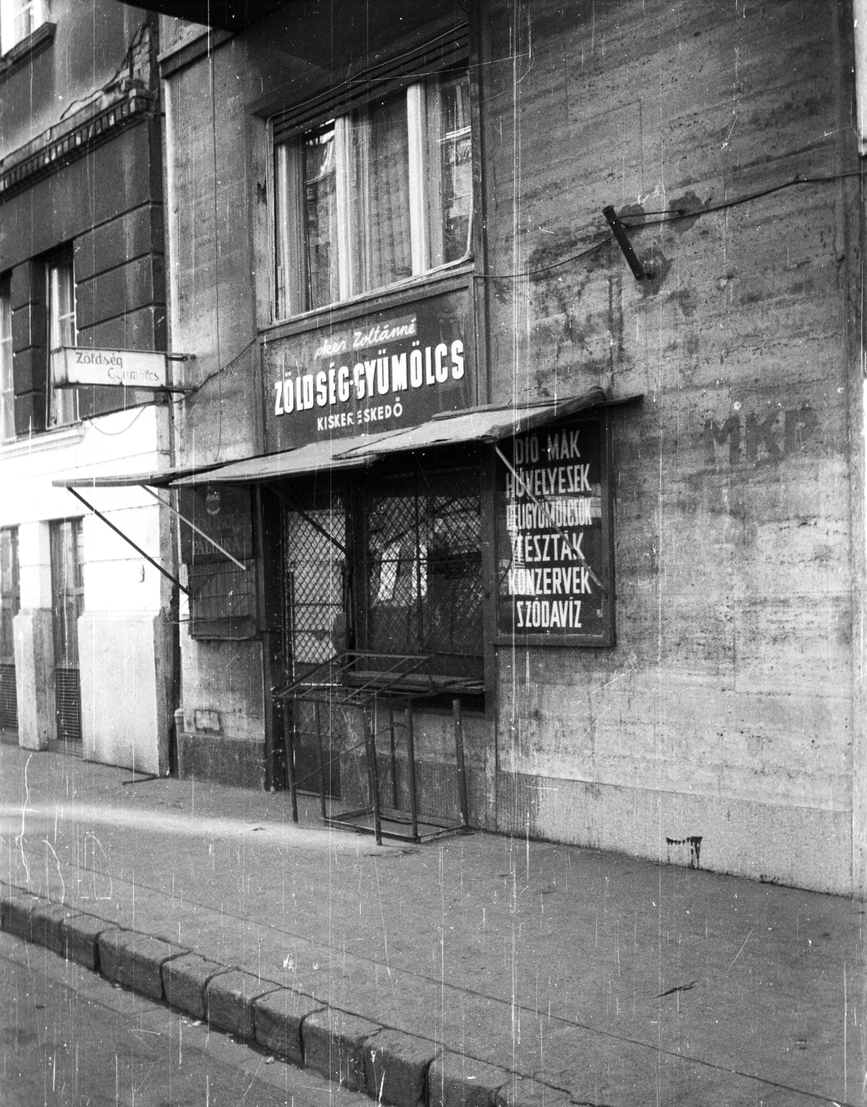 Hungary, Budapest XIII., Visegrádi utca 36., 1989, tm, Budapest, Closed Shop, window bars, greengrocer, Fortepan #77383