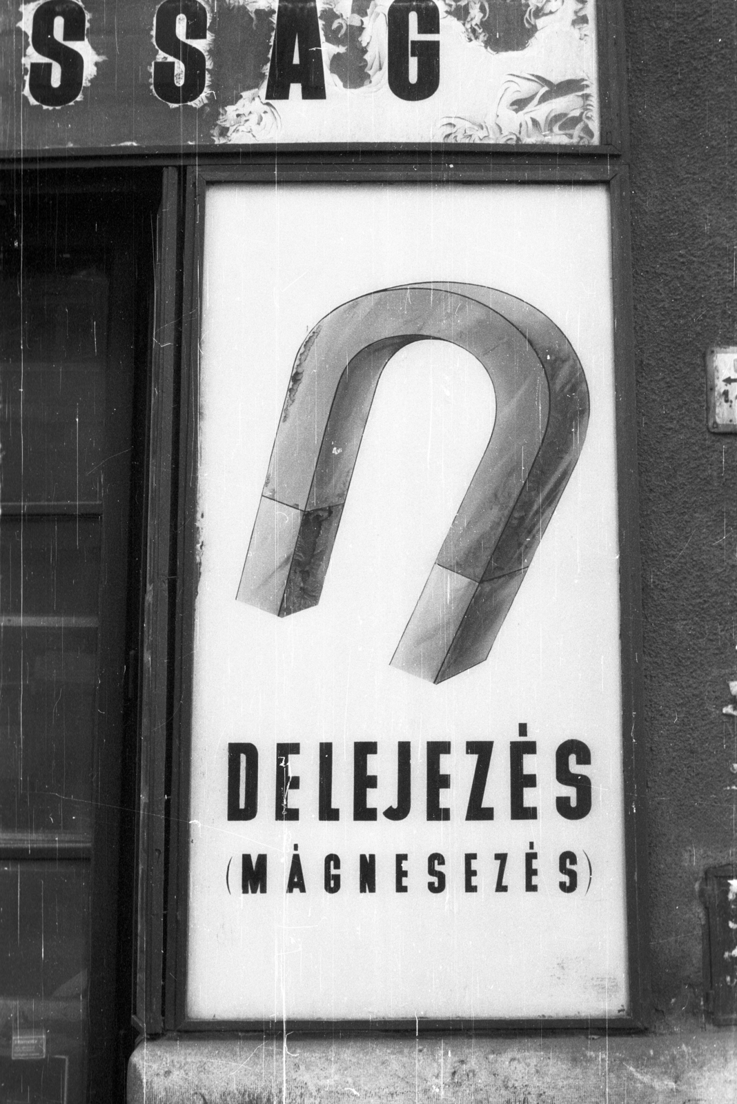 Magyarország, Budapest XIII., Csanády utca 18., 1989, tm, Budapest, zárvatartás, kisiparos, cégtábla, patkó, kihalt mesterség, Fortepan #77385