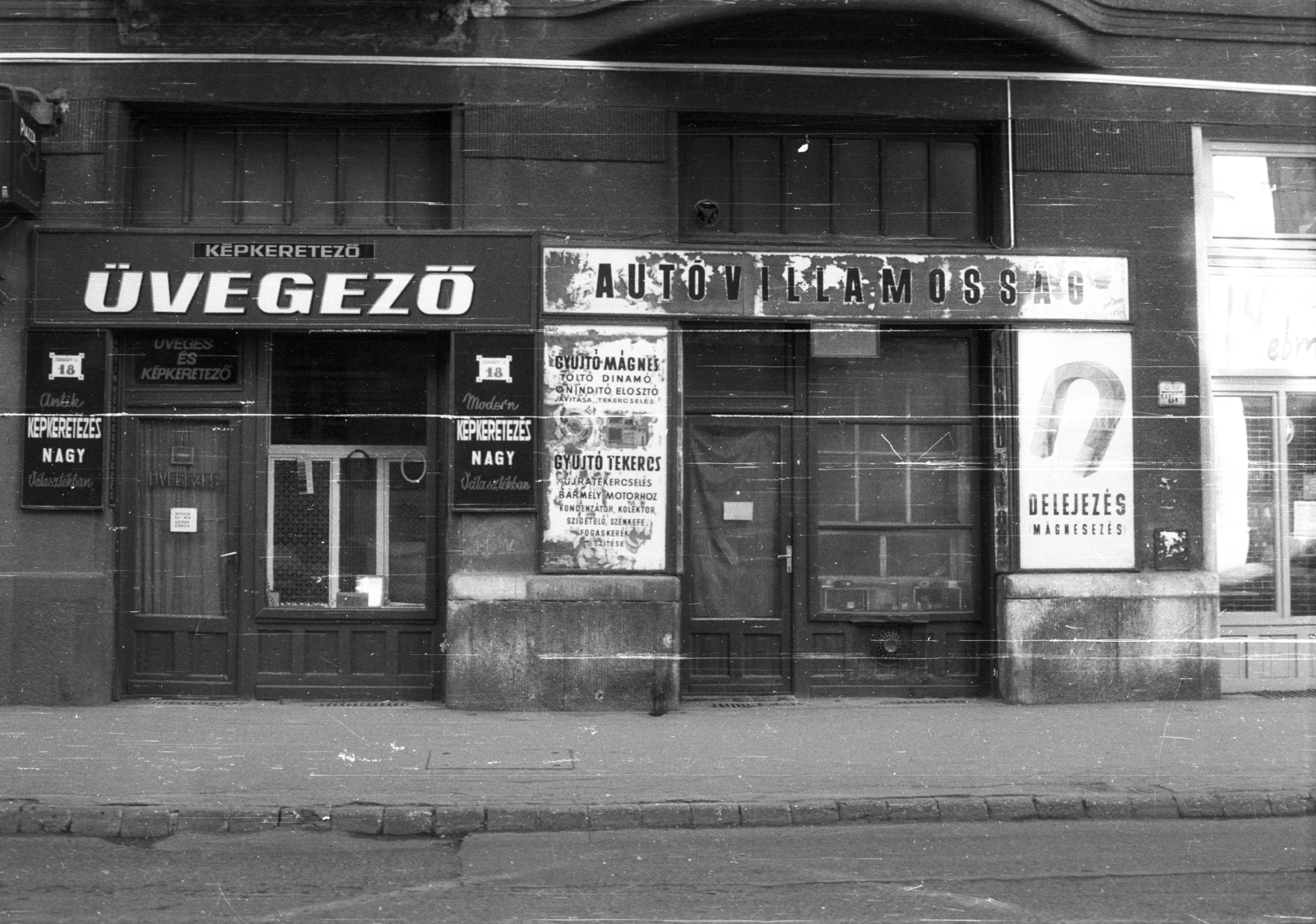 Hungary, Budapest XIII., Csanády utca 18., 1989, tm, Budapest, Closed Shop, tradie, store display, picture framer, glass service, electronics store, Fortepan #77386