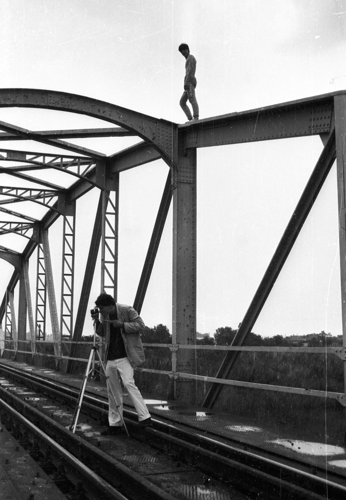 Hungary, Jászdózsa, vasúti híd., 1990, tm, bridge, railway bridge, photographer, rails, theodolite, Fortepan #77404