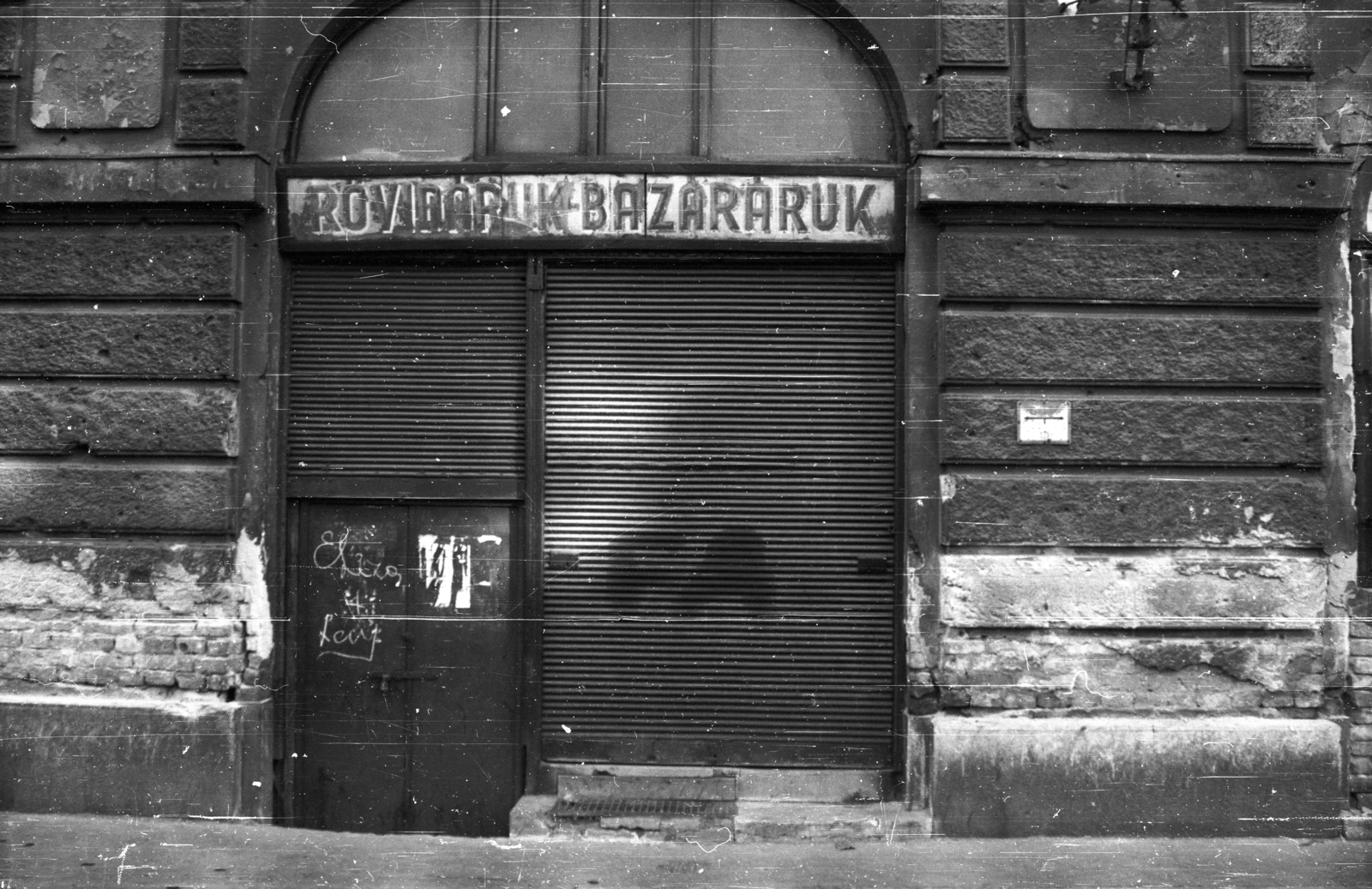 1989, tm, Closed Shop, shutter, haberdashery, Fortepan #77462