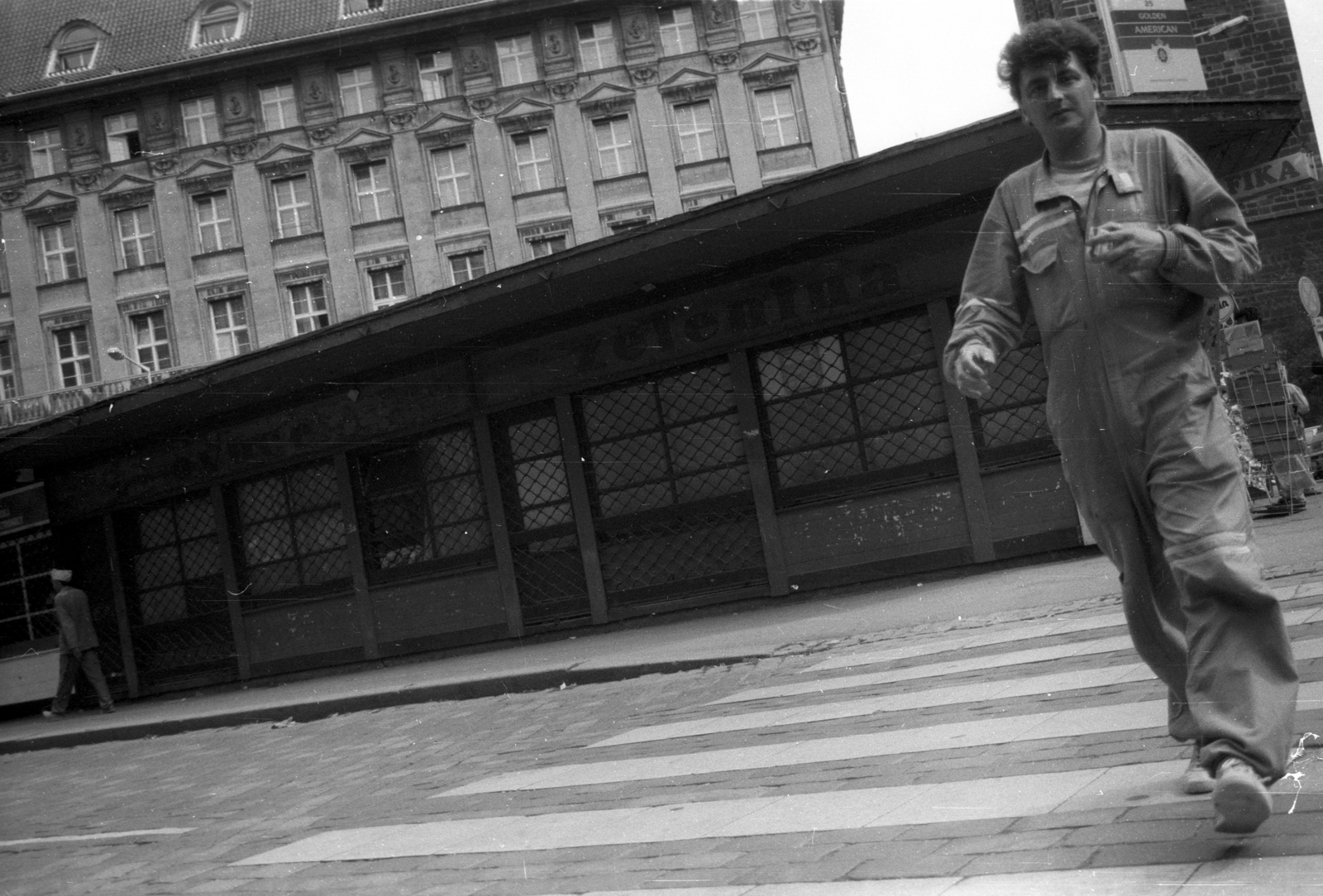 Csehország, Prága, Senovážné náměstí, 1990, tm, Csehszlovákia, zöldséges, gyalogátkelő, Fortepan #77511