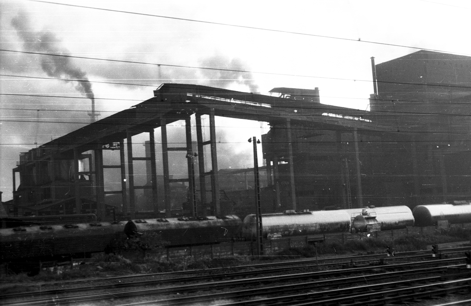 Romania,Transylvania, Copșa Mică, koromgyár., 1988, tm, railway, factory, smoke, ribbon bridge, Fortepan #77513