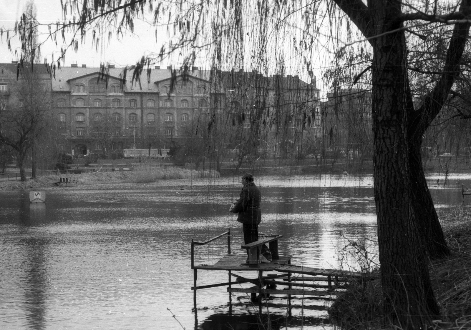 Hungary, Budapest XI., Feneketlen-tó, háttérben a Bartók Béla út házai., 1988, tm, Budapest, pier, Fortepan #77533
