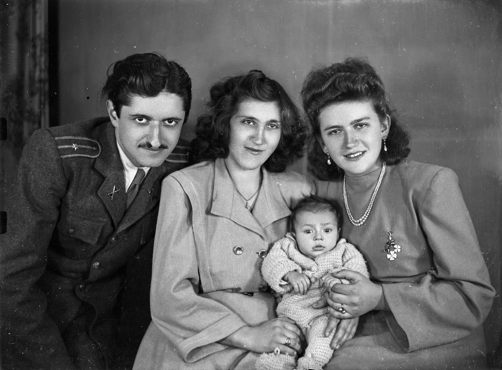 1948, Magyari László/Jánoshalmi Fotótár, soldier, lady, tableau, newborn, cop, Fortepan #77602