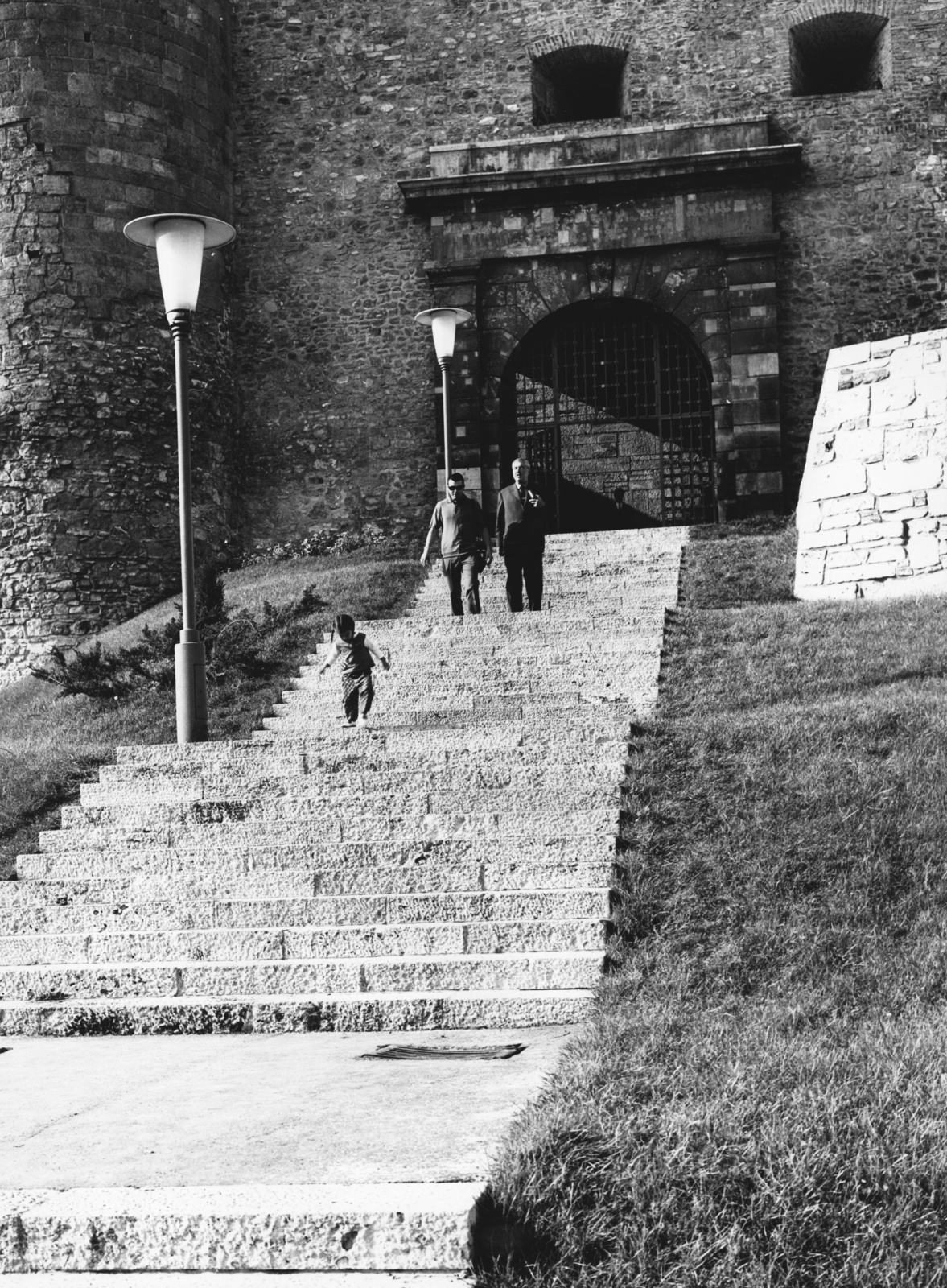 Hungary, Budapest I., Ferdinánd kapu., 1970, Simon Gyula, stairs, lamp post, gateway, Budapest, Fortepan #77652