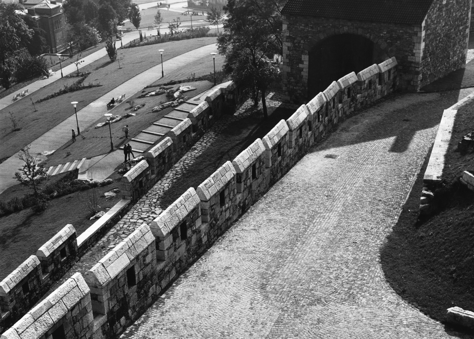 Hungary, Budapest I., Kapuszoros a Déli nagy rondella kaputornyával., 1970, Simon Gyula, Budapest, Fortepan #77653