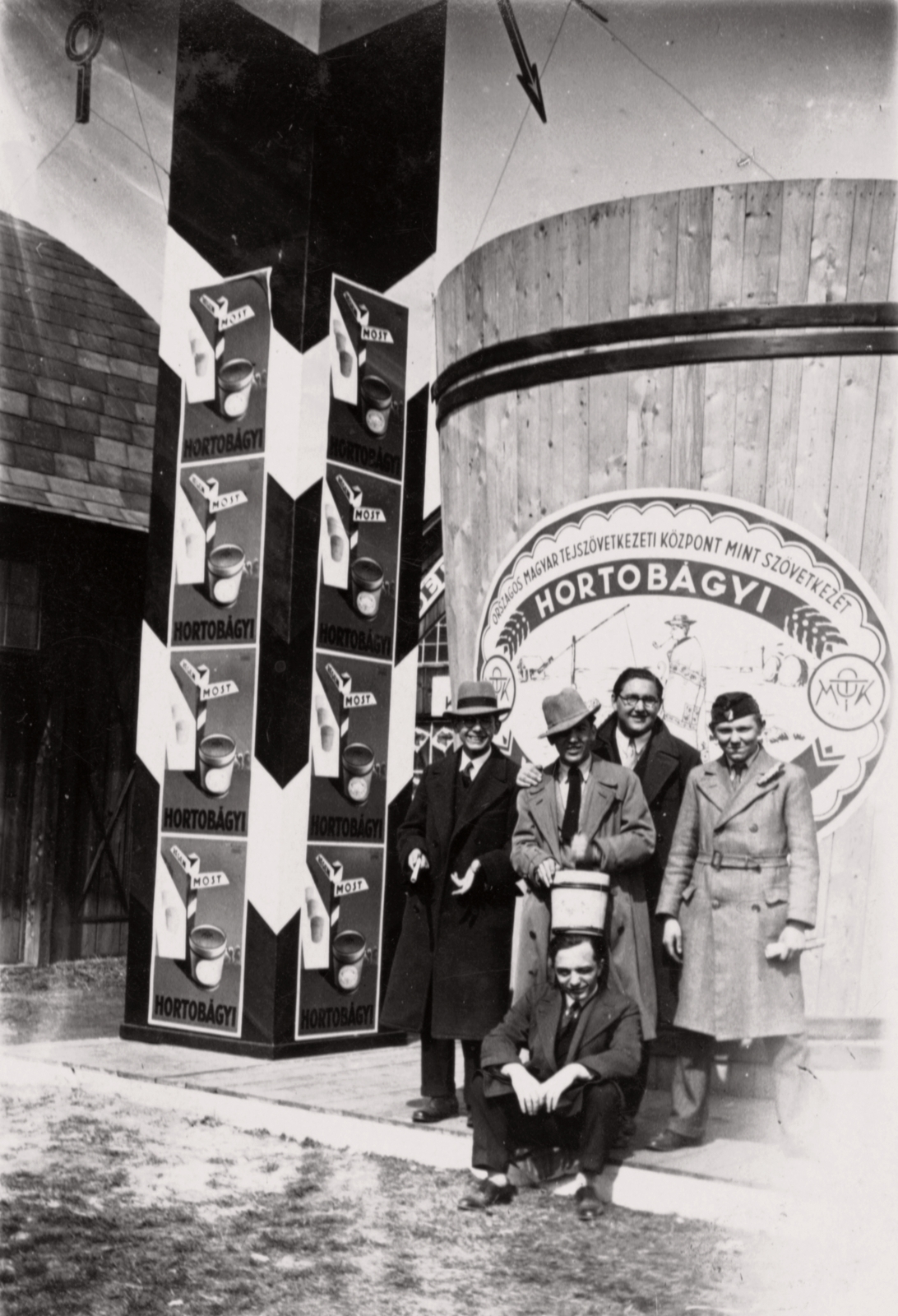 1937, Lukács Zsolt, poster, tableau, men, cheese, Fortepan #77679