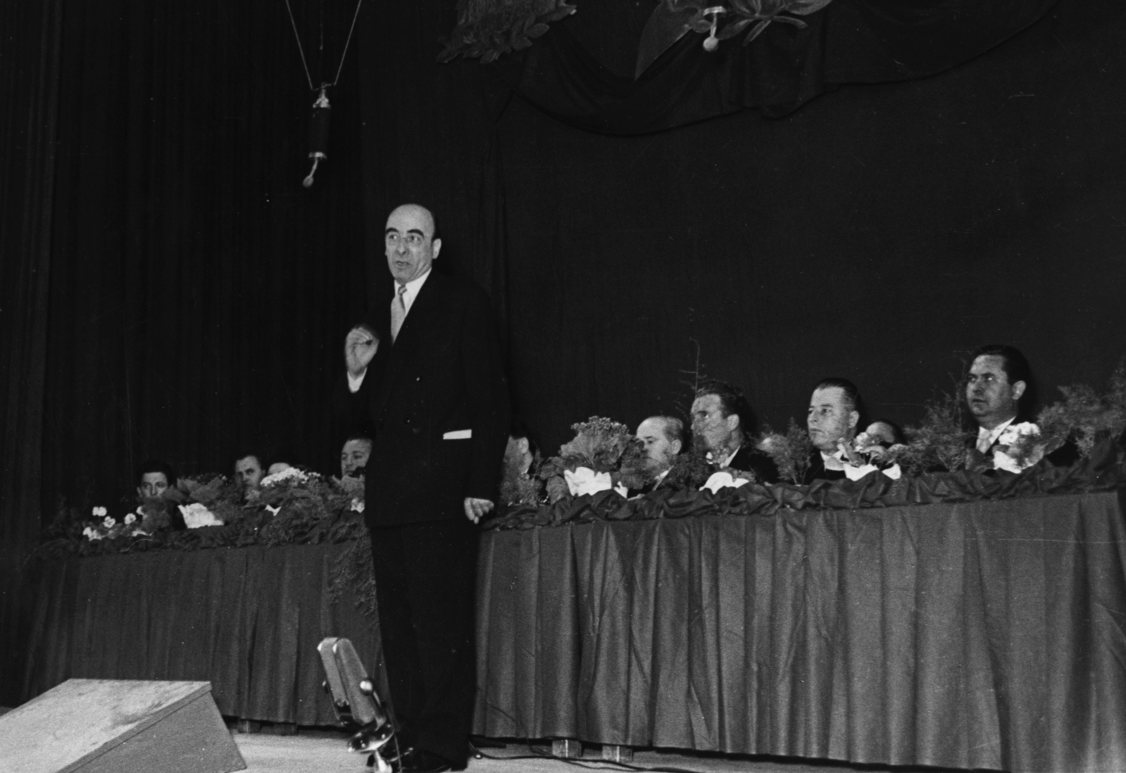 Hungary, Nyíregyháza, Móricz Zsigmond Színház, Major Tamás, 1960, Fülöp Imre, celebrity, festive, theater, microphone, interior, stage, Fortepan #77705