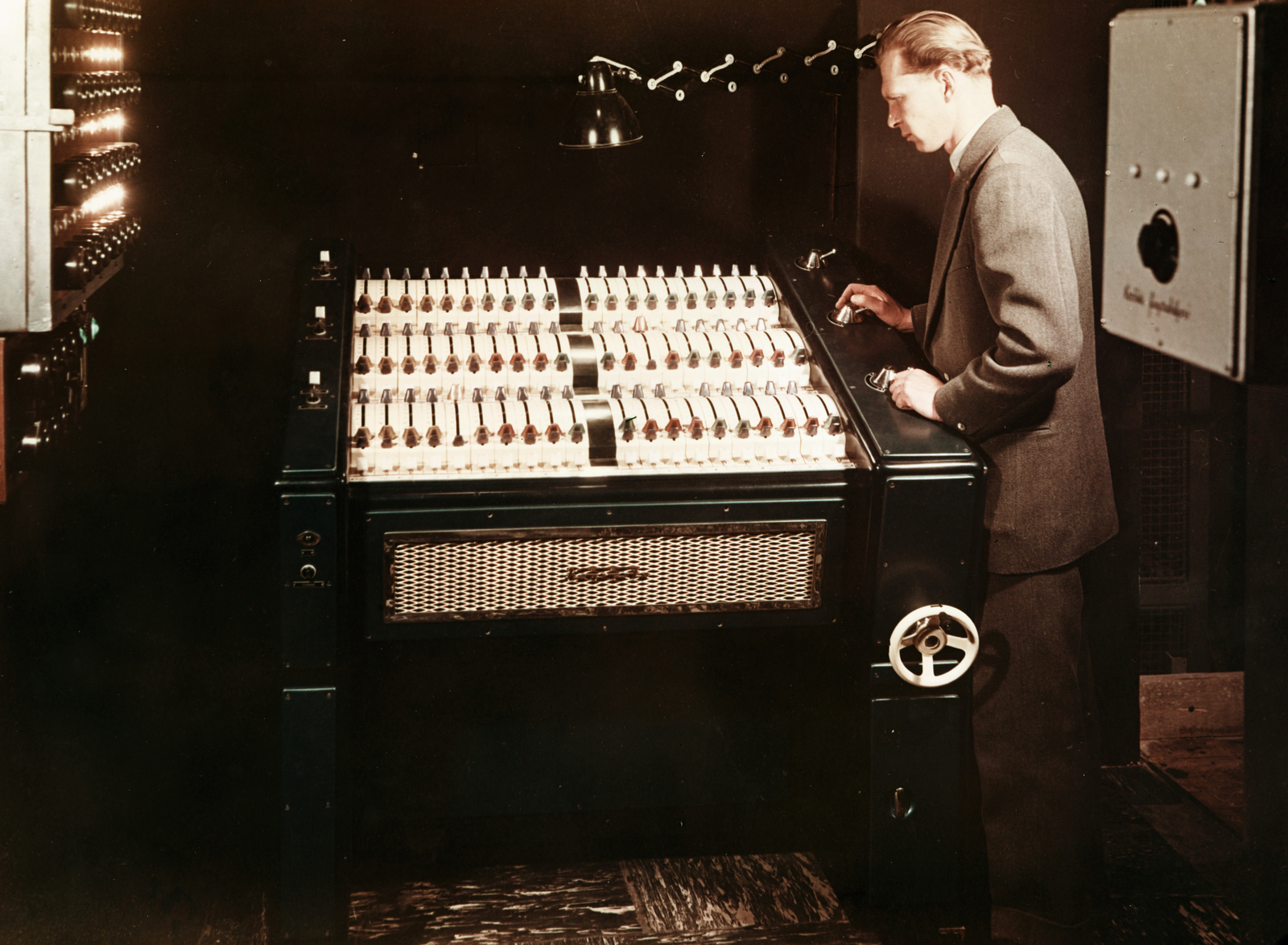 Hungary, Nyíregyháza, Móricz Zsigmond Színház., 1960, Fülöp Imre, portrait, colorful, man, mixer, control panel, Fortepan #77719