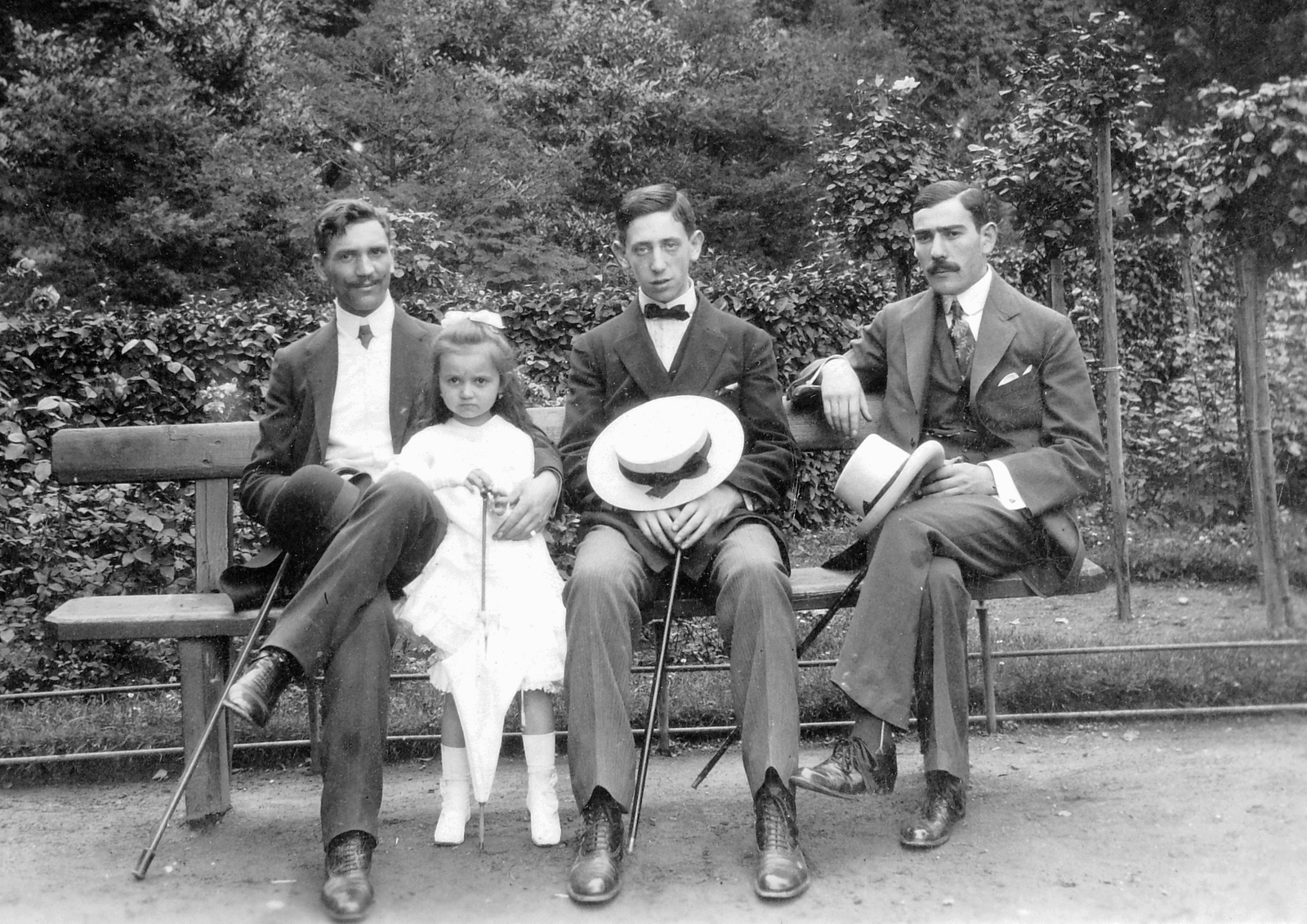 1921, Fortepan, hat, sunshades, men, girl, bench, walking cane, kid, leg over leg, hat in hand, Fortepan #7774