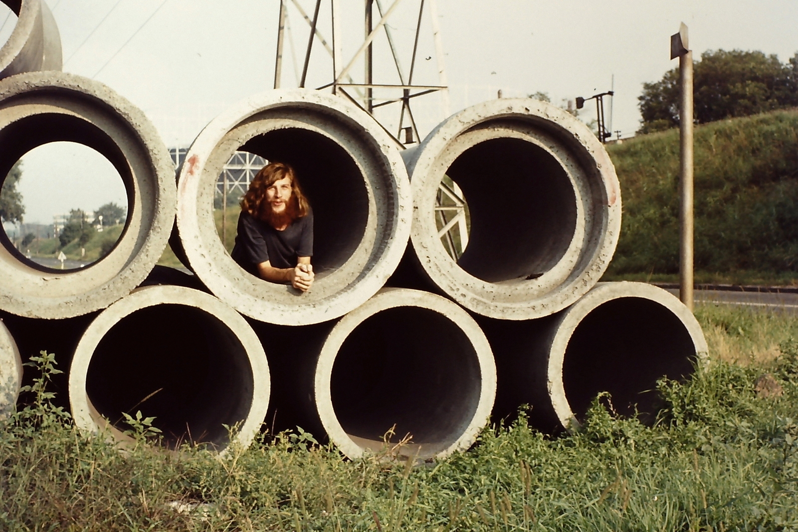 Hungary, Budapest III., Pók utca a Duna felé nézve., 1975, Ed Sijmons, colorful, jesting, Budapest, prop up on elbows, concrete pipe, Fortepan #77829
