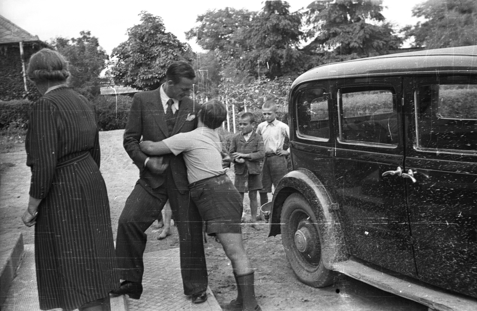 1937, Fortepan, garden, yard, stairs, summer, man, woman, boys, automobile, Fortepan #77868