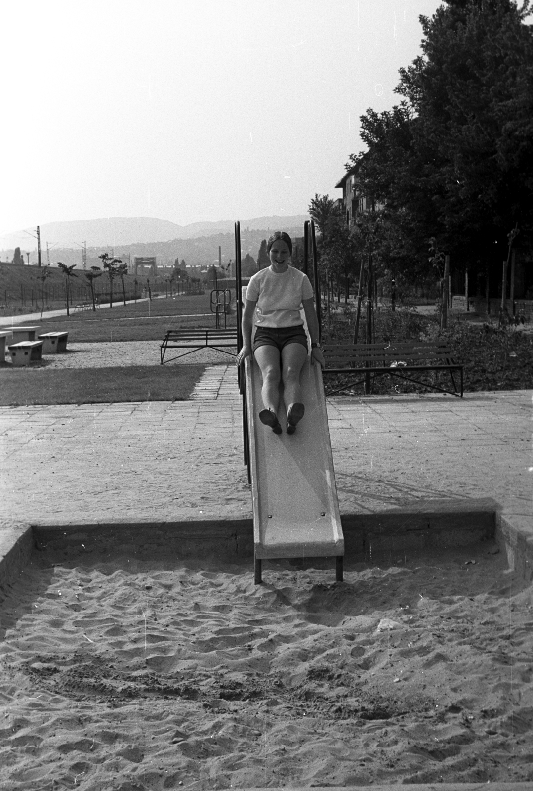 Hungary, Budapest XI., játszótér a Hamzsabégi úton a Fehérvári út és Fadrusz utca között., 1974, Fortepan, playground slide, Budapest, Fortepan #77895
