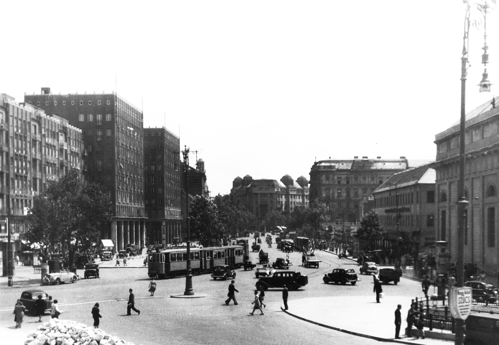 Hungary, Budapest V.,Budapest VII., Károly körút (Somogyi Béla út) a Deák Ferenc térről nézve., 1948, Mihalik István, tram, Budapest, street view, traffic, Fortepan #77920