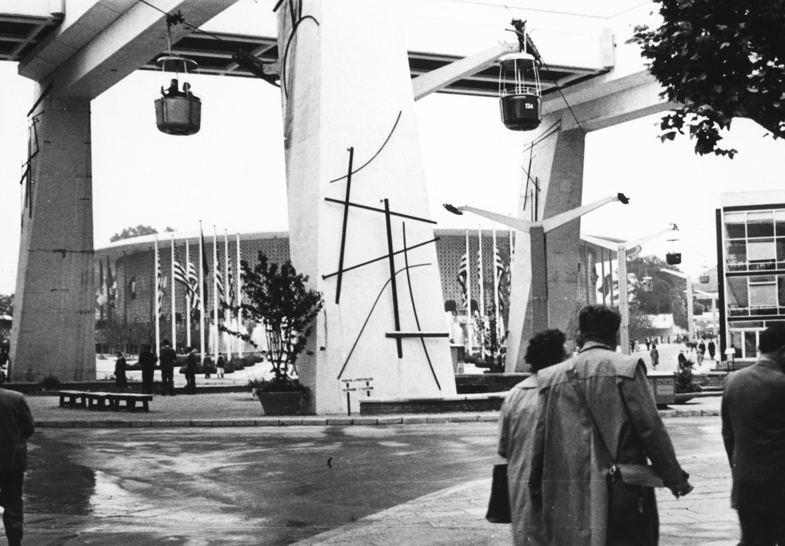 Belgium, Bruxelles, Világkiállítás (EXPO 58), szemben az USA pavilonja., 1958, Fülöp Imre, Kalocsai István, international fair, Fortepan #77994