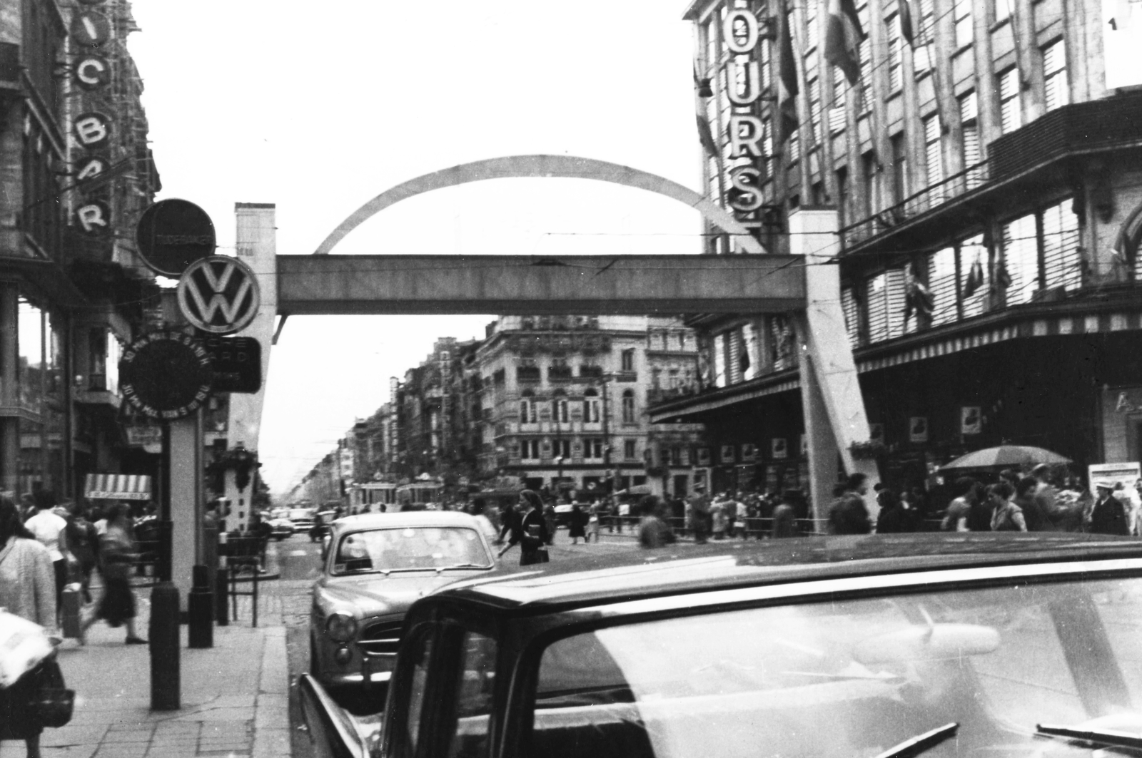 Belgium, Bruxelles, Boulevard Anspach a Place de la Bourse-nál., 1958, Fülöp Imre, Kalocsai István, Volkswagen-brand, international fair, avenue, Fortepan #77998