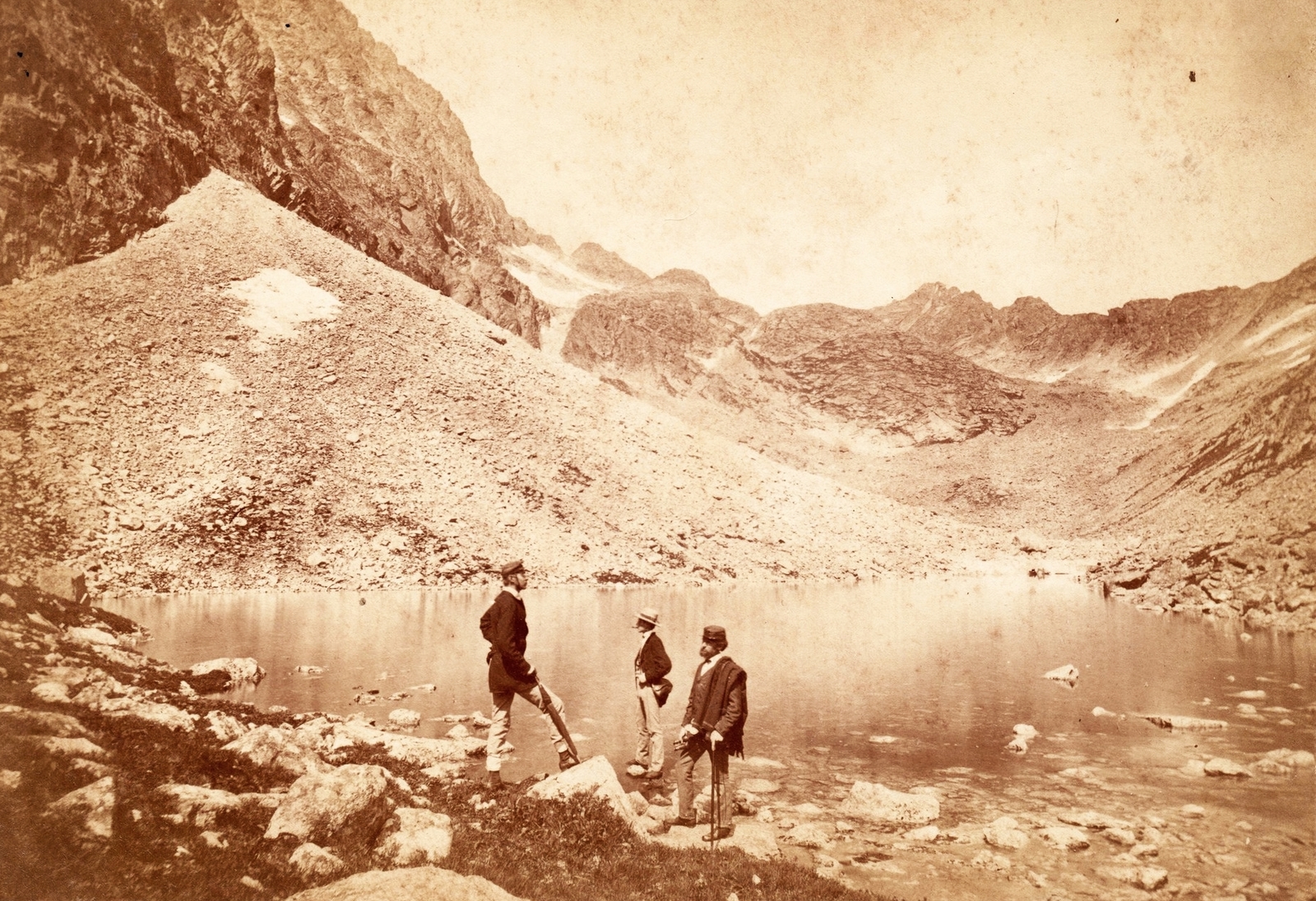 Slovakia, Vysoké Tatry, Felkai-völgy (Velická dolina), Hosszú tó (Dlhé pleso). A felvétel 1873 körül készült., 1900, Nagy Beatrix Julianna, Divald Károly, tableau, men, water surface, landscape, shore, hillside, Tatra Mountains, Fortepan #78032