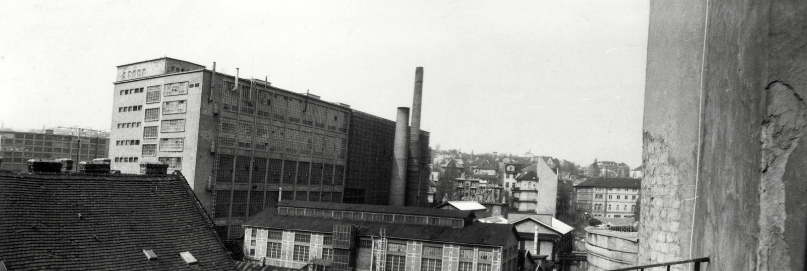 Hungary, Budapest II., a Ganz Villamossági Művek a Fény utca 15-ből nézve., 1980, Balázs Lőrinc, factory, factory chimney, Budapest, Fortepan #78050