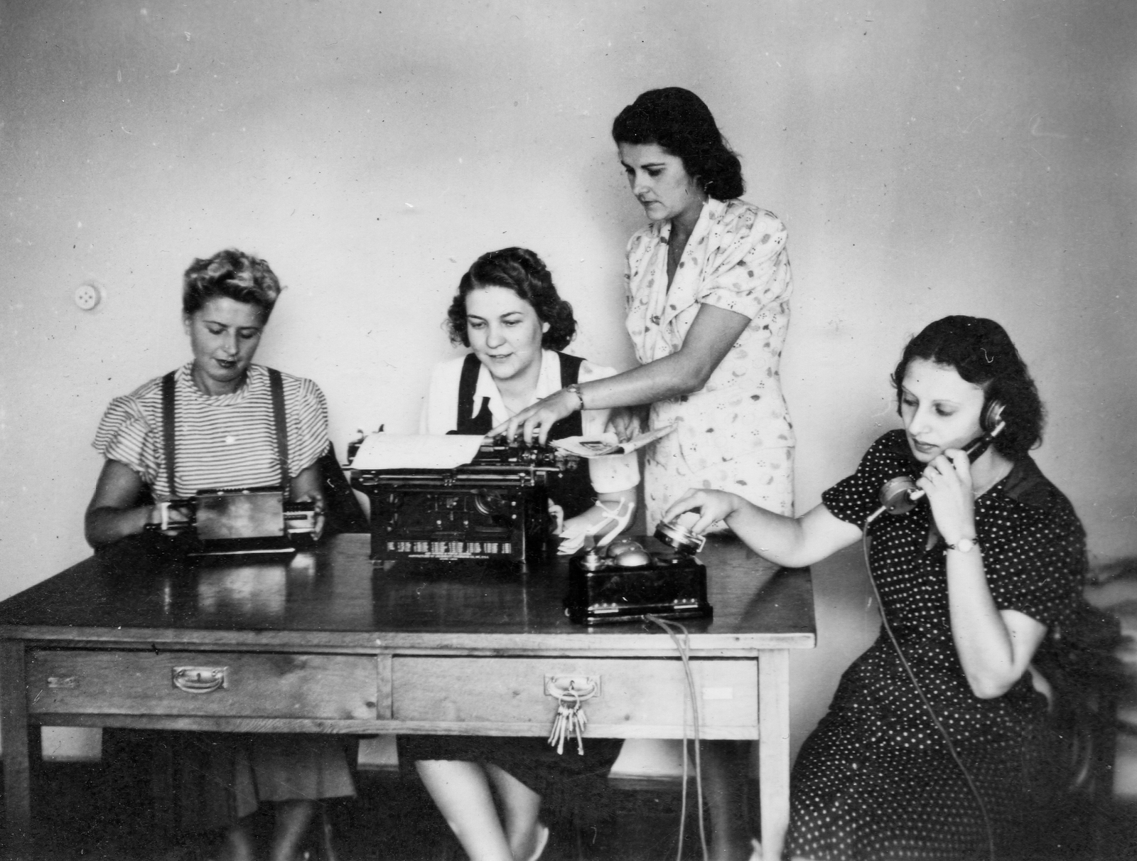 1936, Orbán György, office, typewriter, telephone, lady, skirt, summer dresses, blouse, calculator, extinct crafts, Fortepan #78101