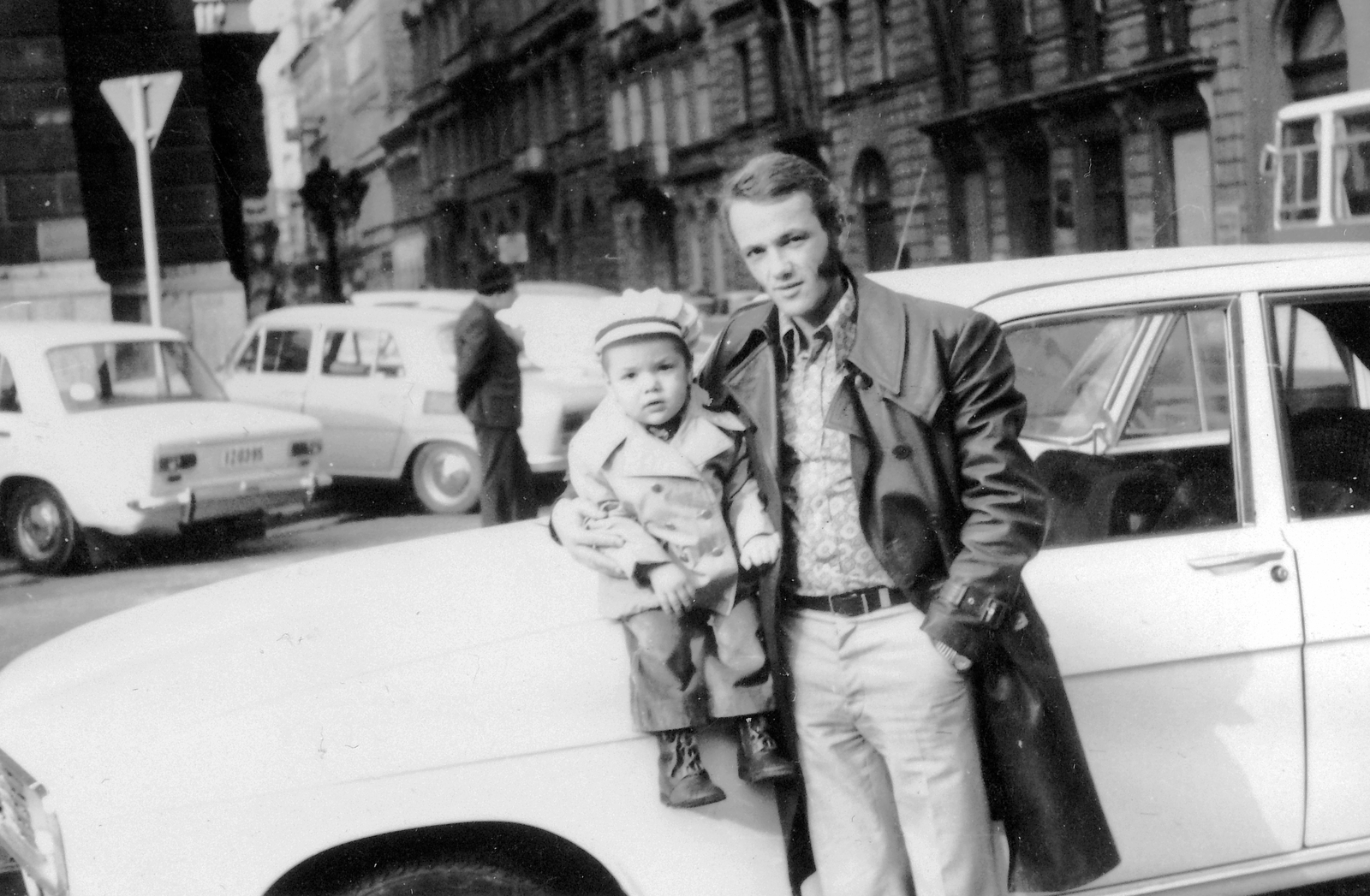 Hungary, Budapest VI., Hajós utca., 1974, Fortepan, kid, leather jacket, automobile, sideburns, Budapest, sitting on a car, Fortepan #7817