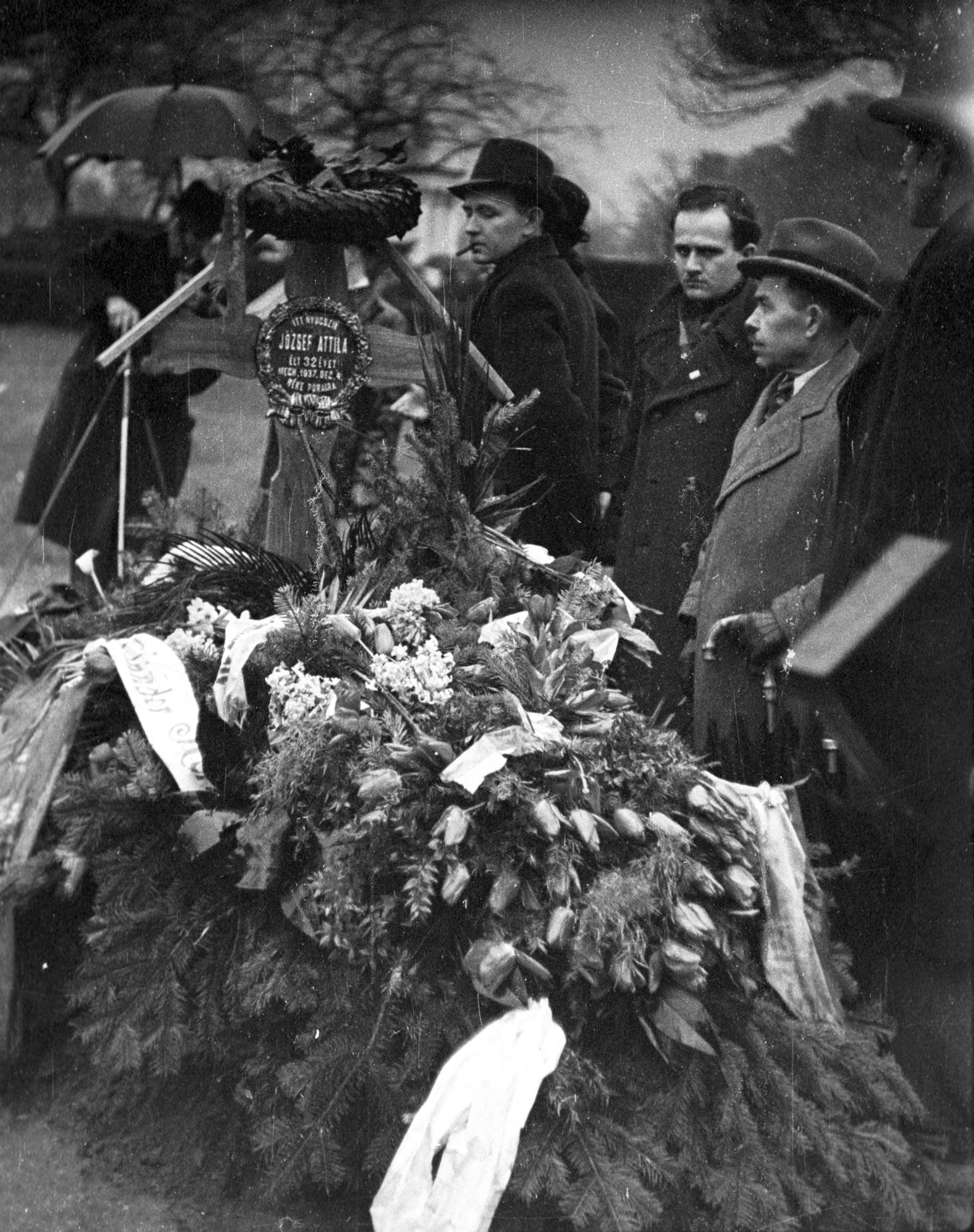 Hungary, Budapest VIII., Fiumei úti Nemzeti Sírkert (Kerepesi temető) József Attila újratemetése., 1942, Berkó Pál, label, cemetery, funeral, Budapest, Fortepan #78291
