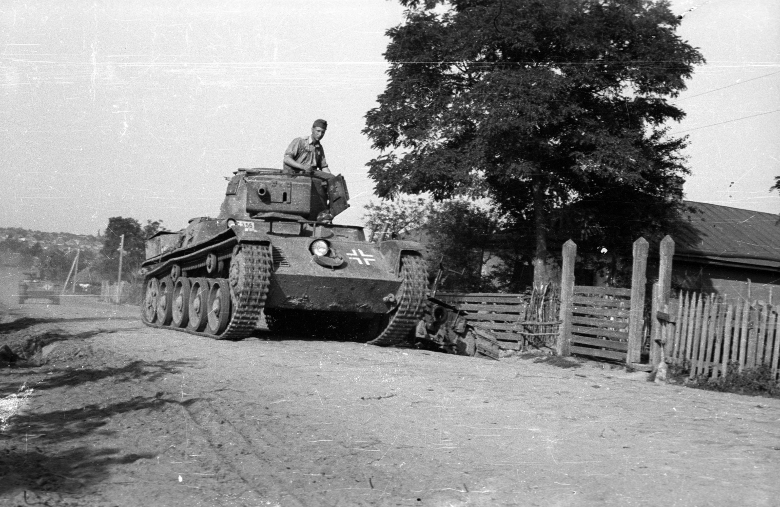 Ukraine, 1941, Berkó Pál, Hungarian brand, tank, second World War, fence, soldier, number plate, insignia, eastern front, Fortepan #78327