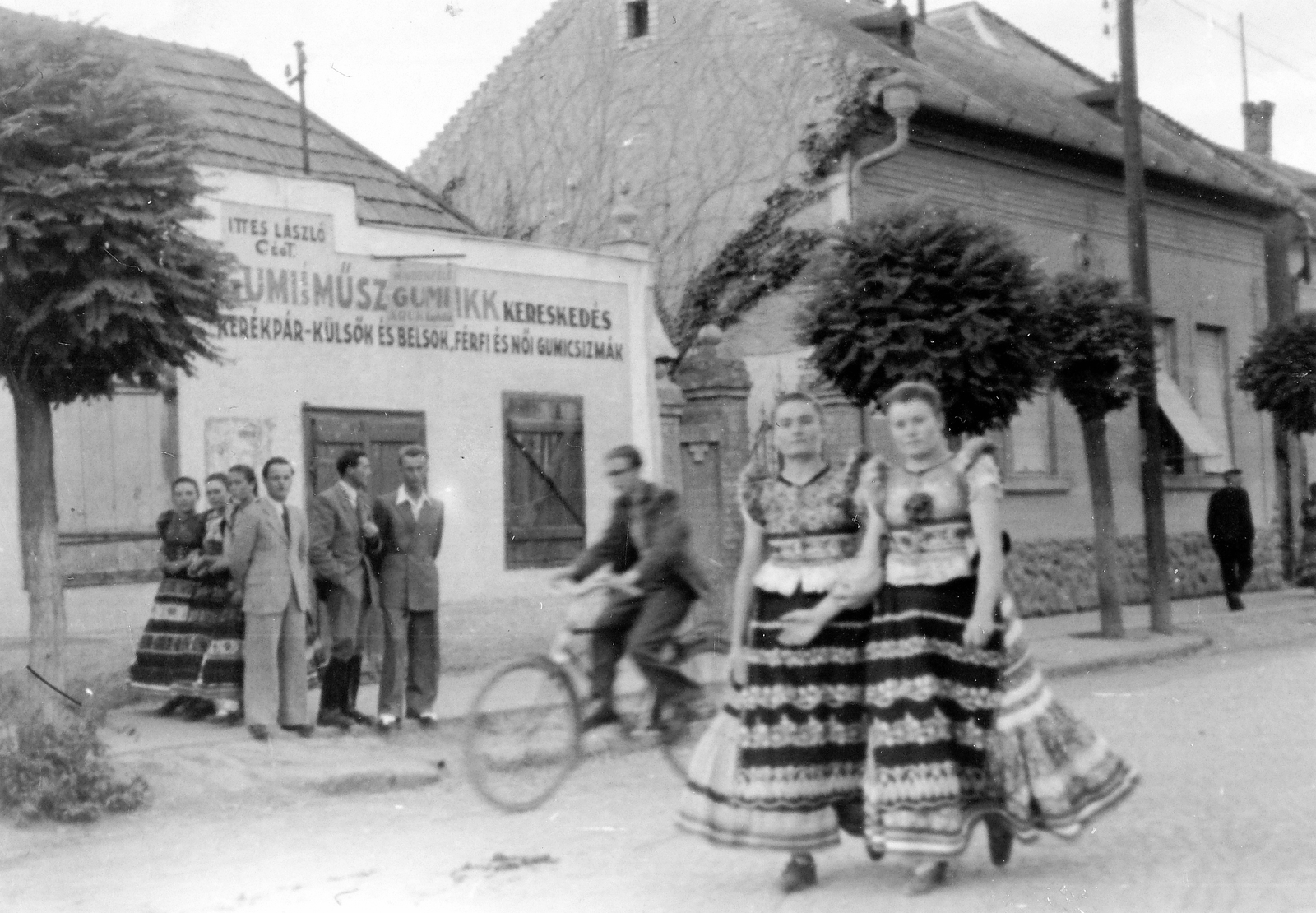 Hungary, Mezőkövesd, Lányok matyó népviseletben., 1940, Fortepan, folk costume, Matyó folk costume, Fortepan #7833
