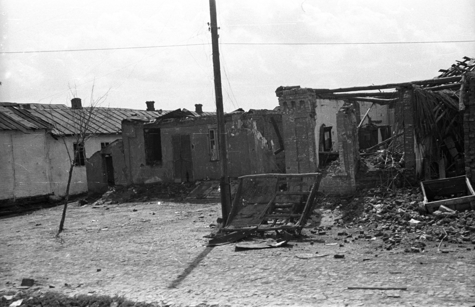 Ukraine, Pervomaysk, Radjanszka utca., 1941, Berkó Pál, war damage, second World War, ruins, Fortepan #78338