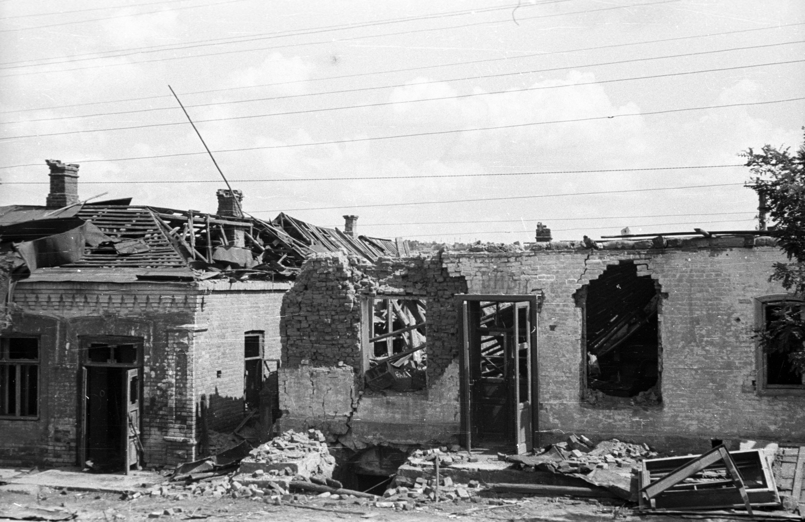 Ukraine, Pervomaysk, Radjanszka utca., 1941, Berkó Pál, war damage, second World War, ruins, Fortepan #78340