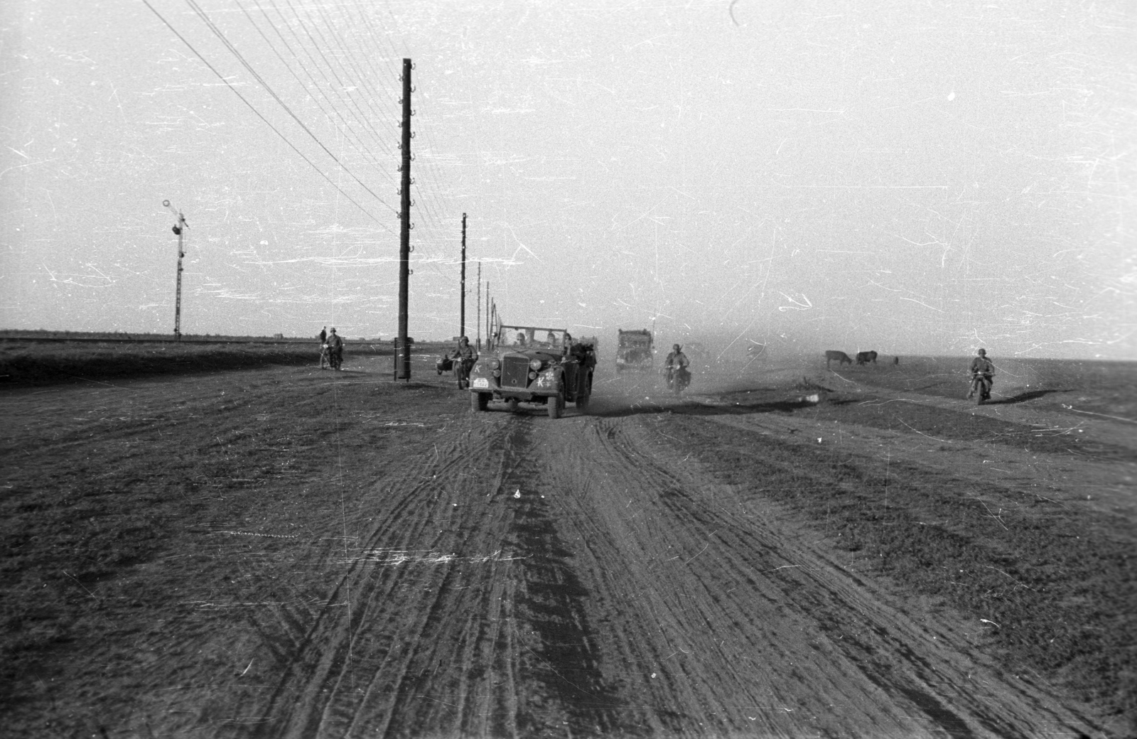 Ukrajna, 1941, Berkó Pál, motorkerékpár, második világháború, automobil, távvezeték, konvoj, keleti front, Fortepan #78351