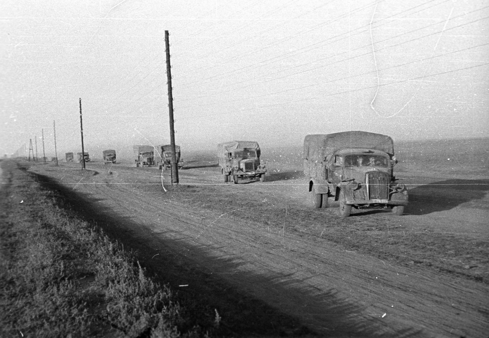 Ukraine, 1941, Berkó Pál, Opel-brand, commercial vehicle, second World War, power line, convoy, eastern front, Fortepan #78352