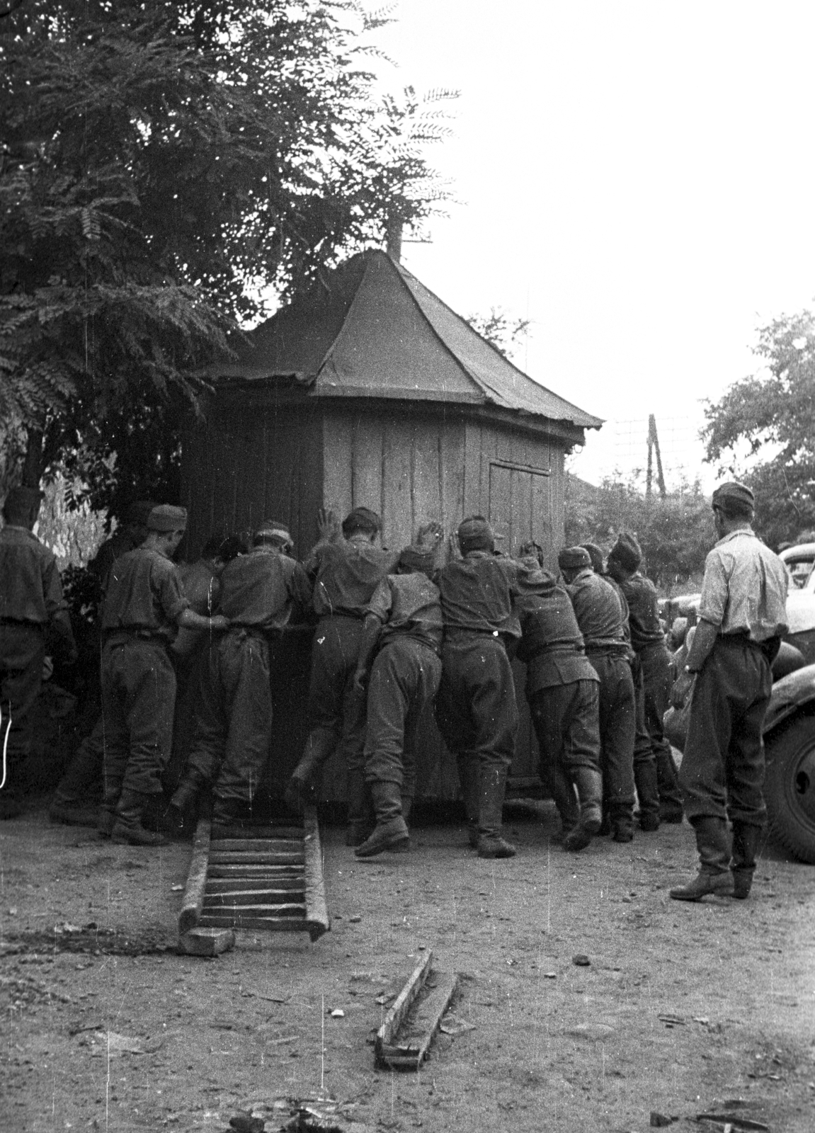 Ukrajna, 1941, Berkó Pál, második világháború, katona, pavilon, keleti front, Fortepan #78359