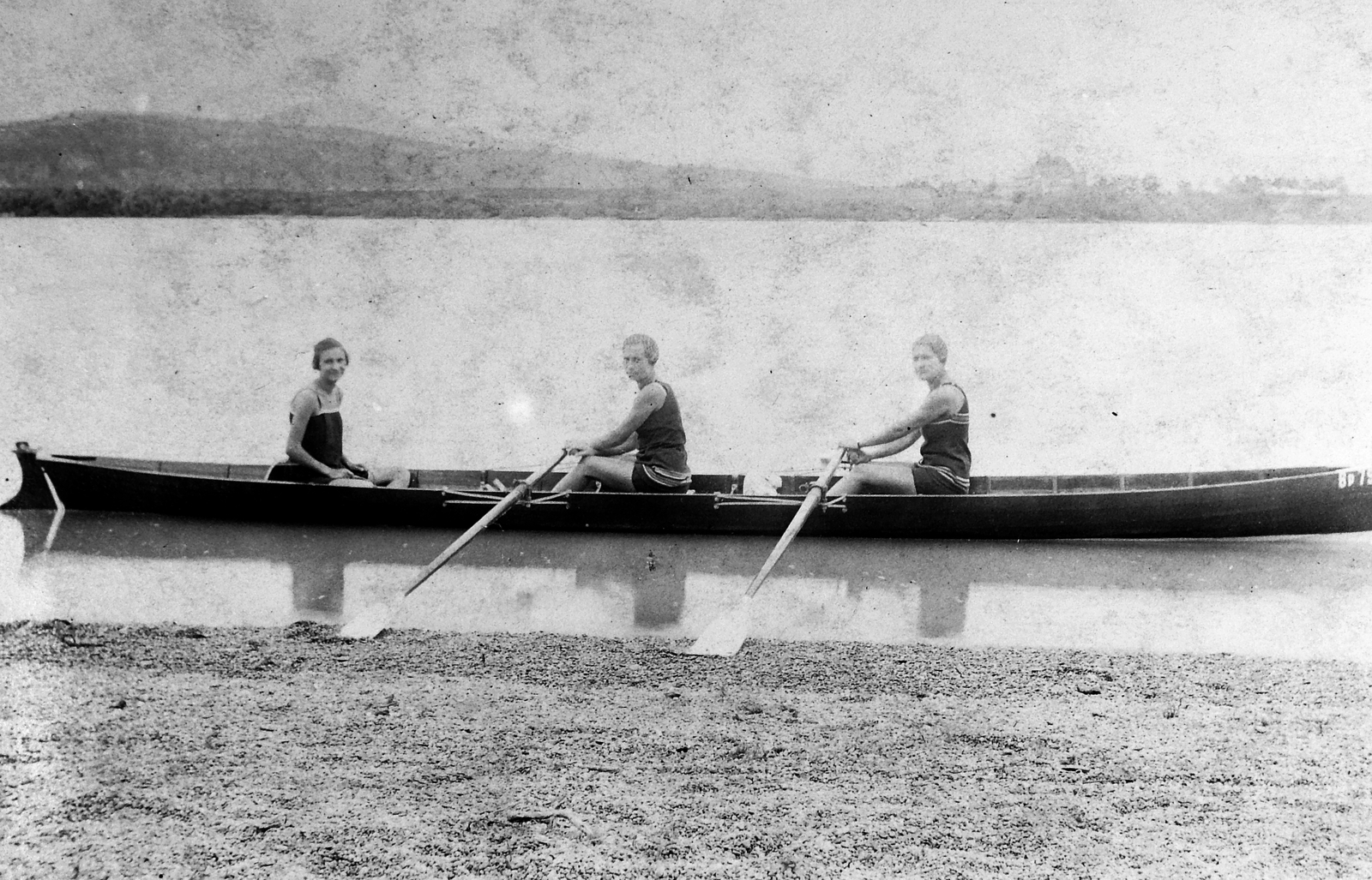 Magyarország, a Szentendrei-Duna Budakalásznál., 1912, Fortepan, nők, víztükör, nyár, csónak, férfi, evezés, vízpart, evező, Fortepan #7836