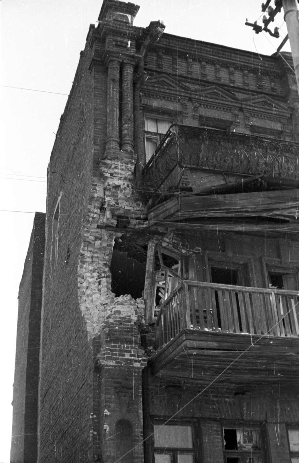 Ukraine, Dnipro, Bátor Szvjatoszláv (Valerij Cskalov) út 48., 1941, Berkó Pál, war damage, second World War, eastern front, Fortepan #78373