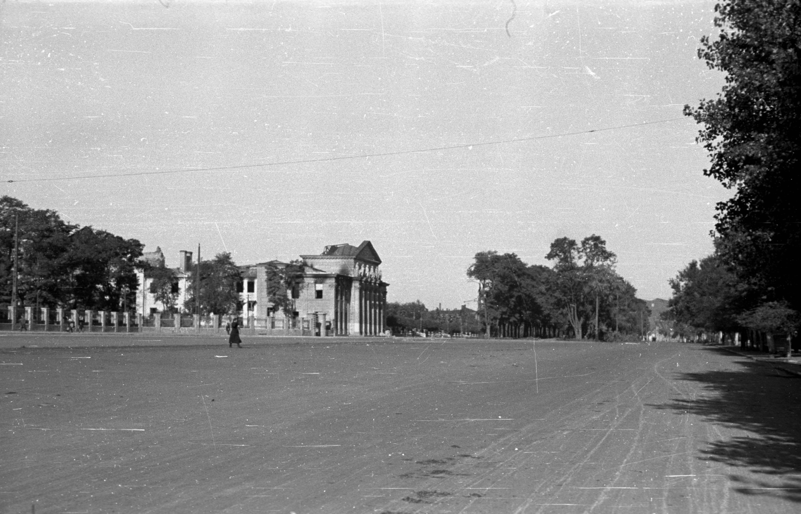 Ukraine, Dnipro, Dmitro Javornickij (Marx Károly) sugárút, Gorkij Orosz Drámai Színház (Állami Színház, Opera és Balett)., 1941, Berkó Pál, war damage, second World War, ruins, Fortepan #78380