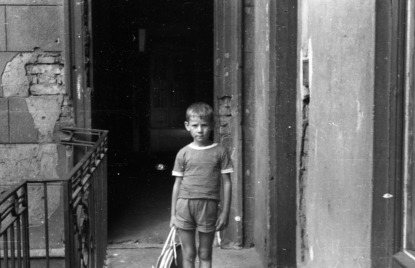 Hungary, Budapest VIII., Szentkirályi utca 22-24. III.emelet., 1966, Berkó Pál, courtyard balcony, Budapest, Fortepan #78420